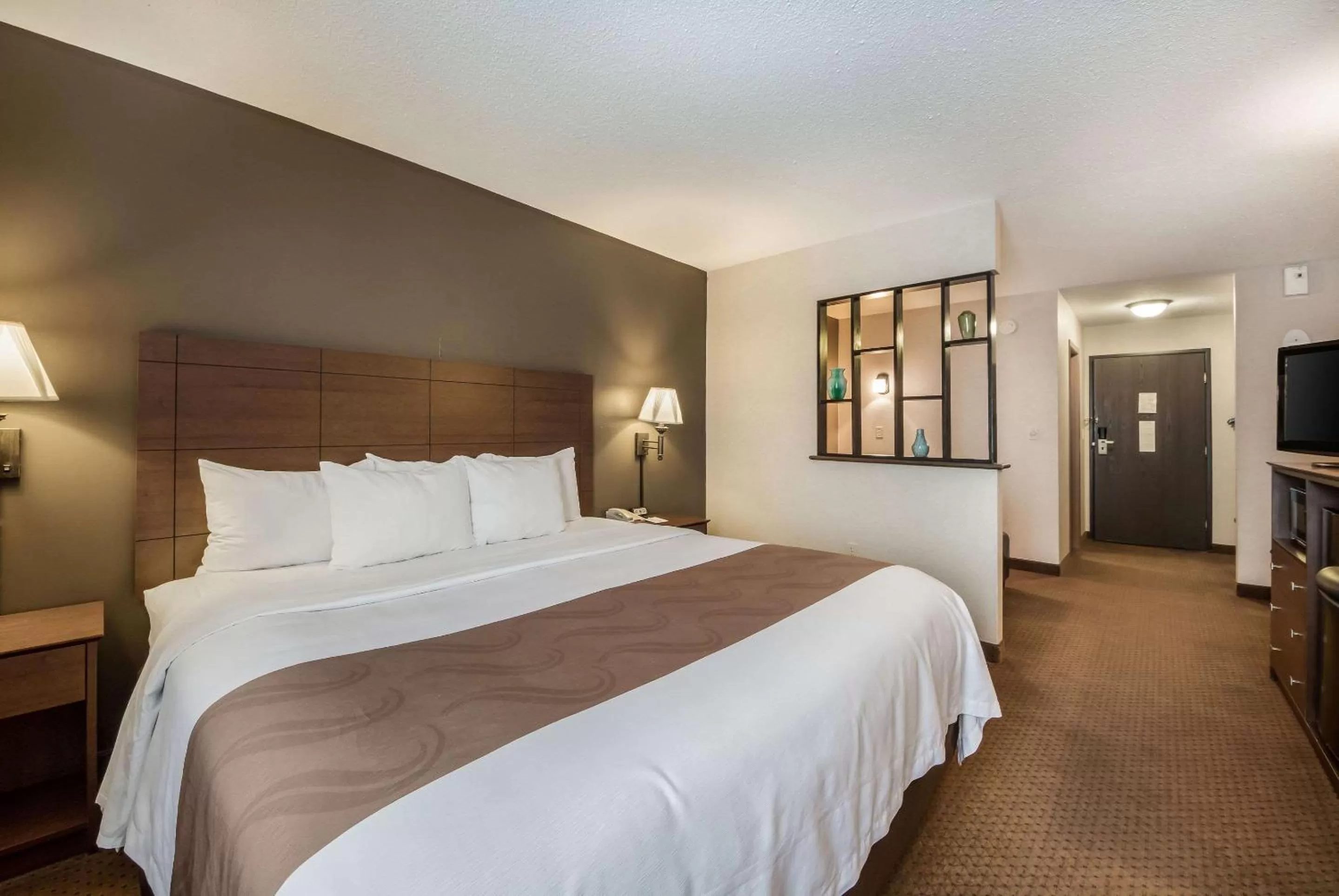 Photo of the whole room, Bed in Quality Inn & Suites Newberry