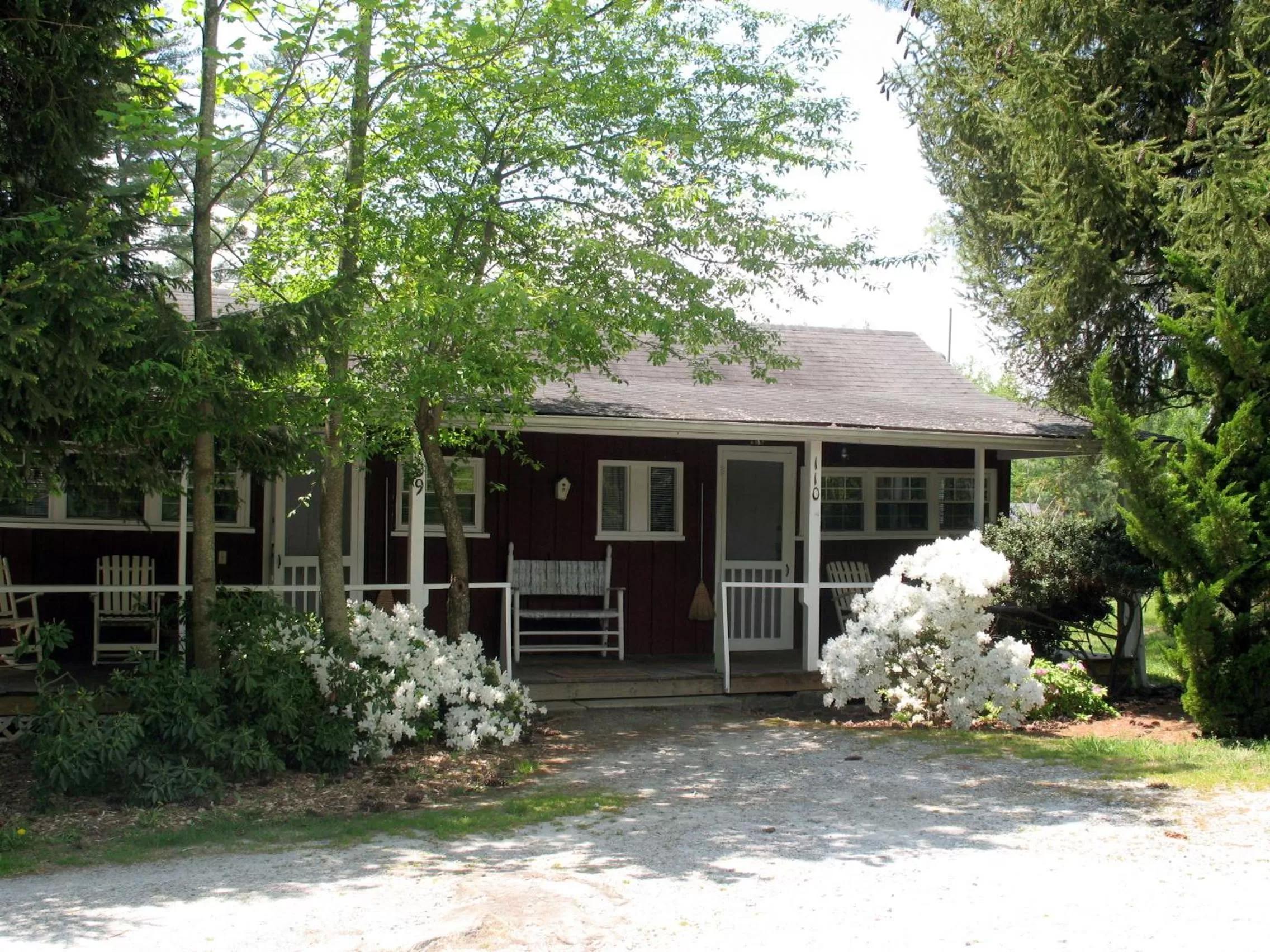 Facade/entrance in Highland Lake Inn & Resort - Flat Rock