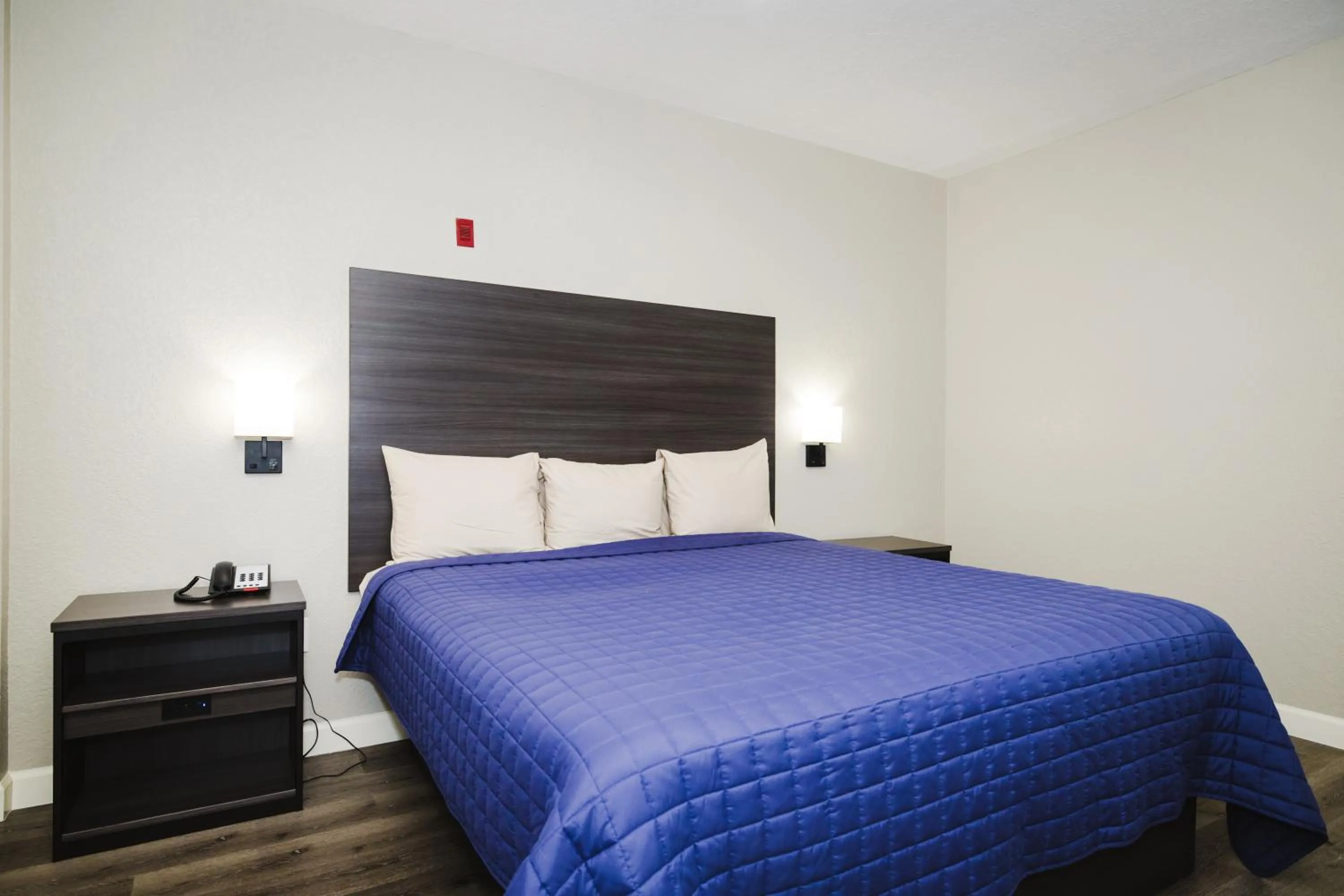 Bed in Winchester Inn and Suites Humble/IAH/North Houston