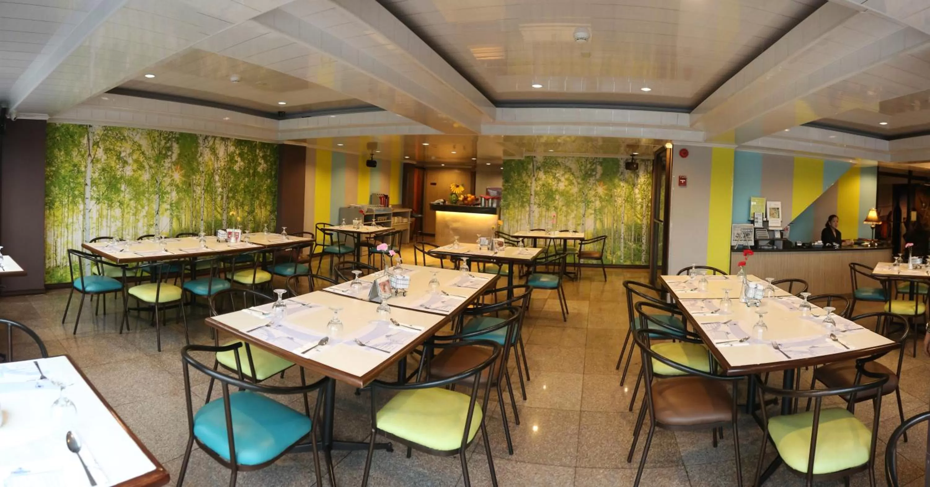 Restaurant/places to eat in Star Plaza Hotel