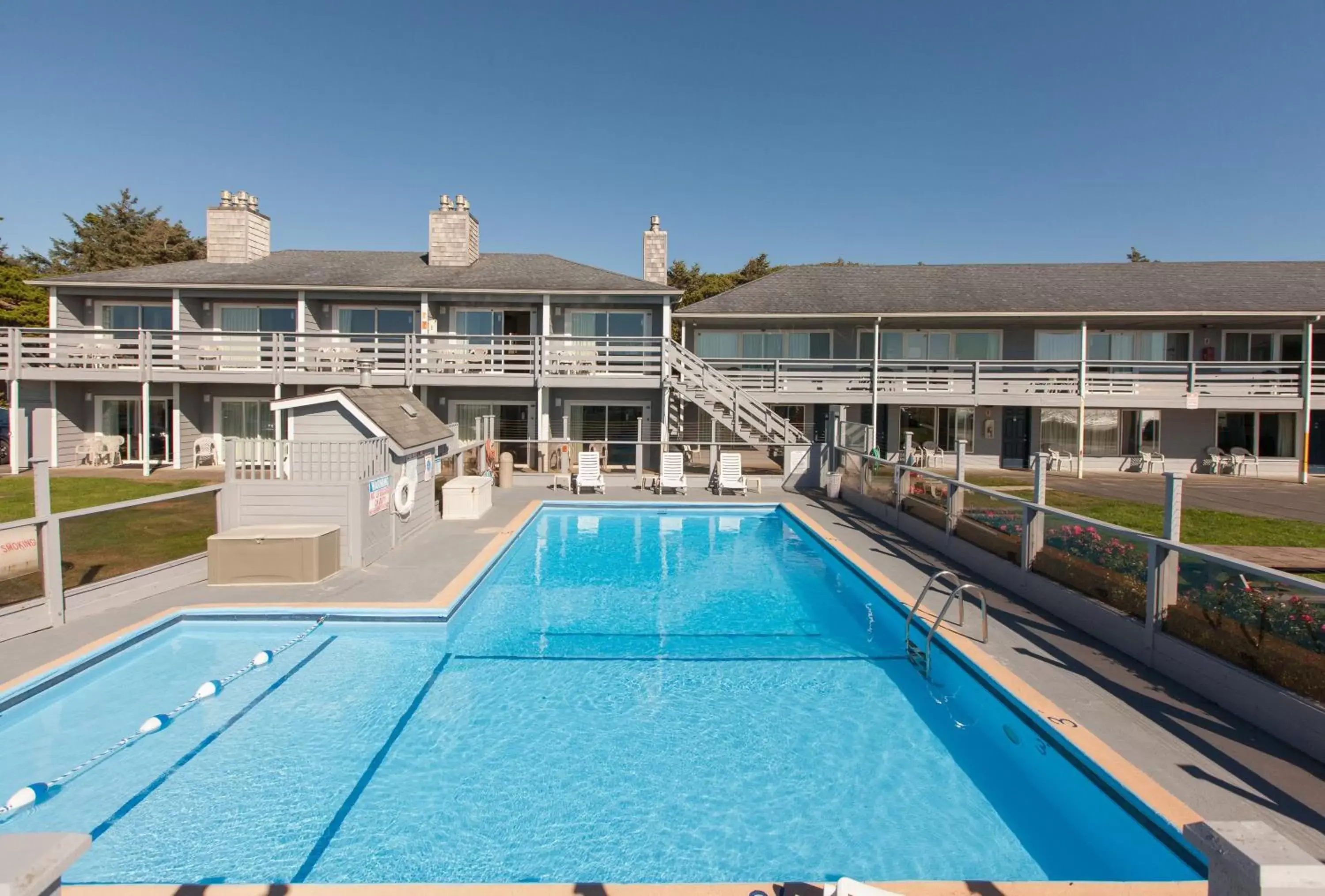 Facade/entrance, Swimming Pool in Sunset Surf Motel Facade/entrance, Swimming Pool in Sunset Surf Motel