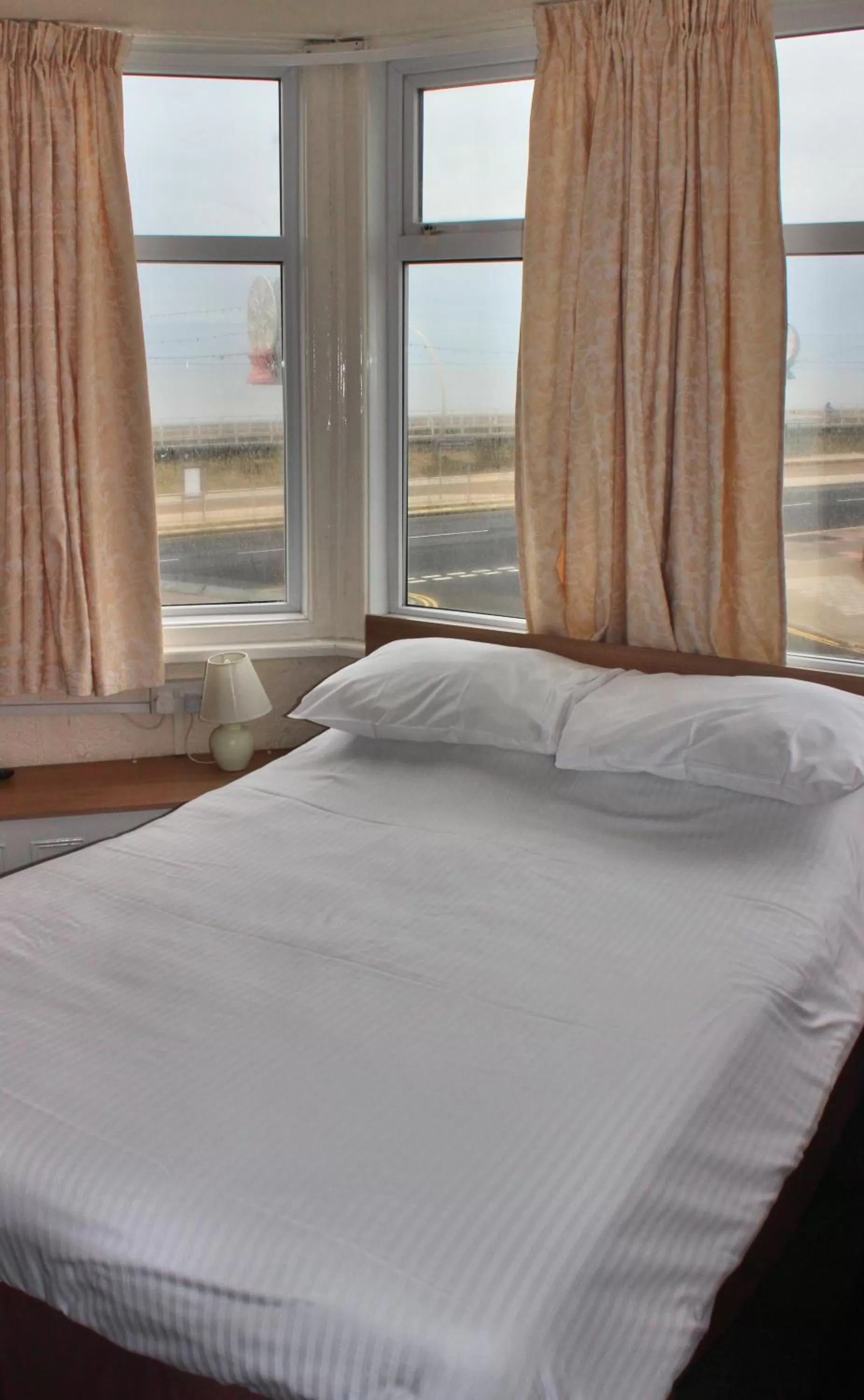 Bedroom, Bed in The Colwyn Hotel - near Pleasure Beach