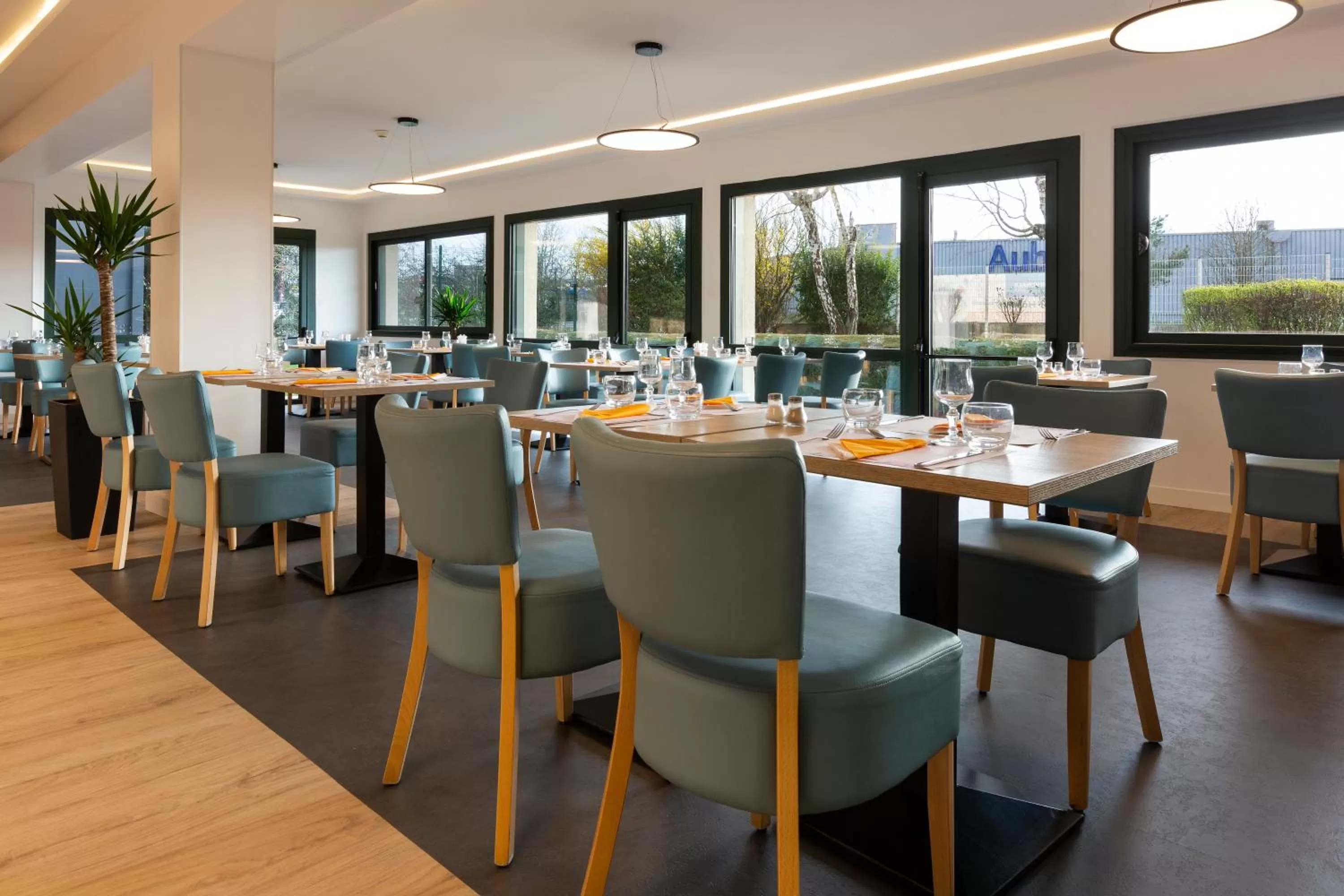 Restaurant/places to eat in Brit Hotel Confort Amiens