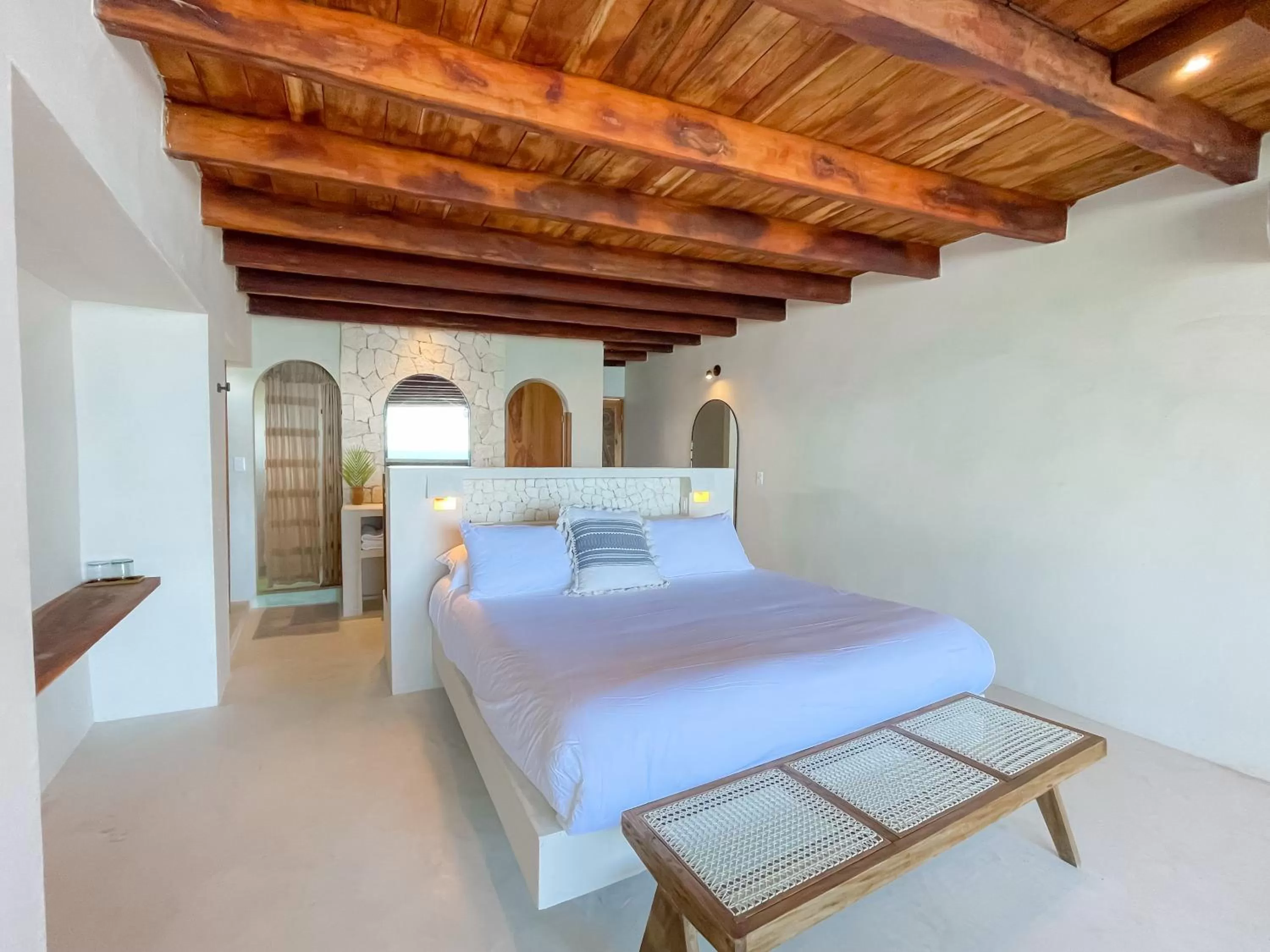 Photo of the whole room, Bed in Amansala Resort