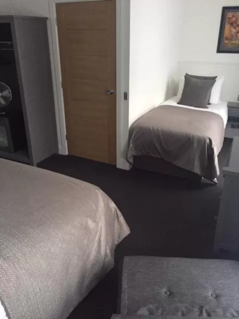 Bed in Carlton Hotel