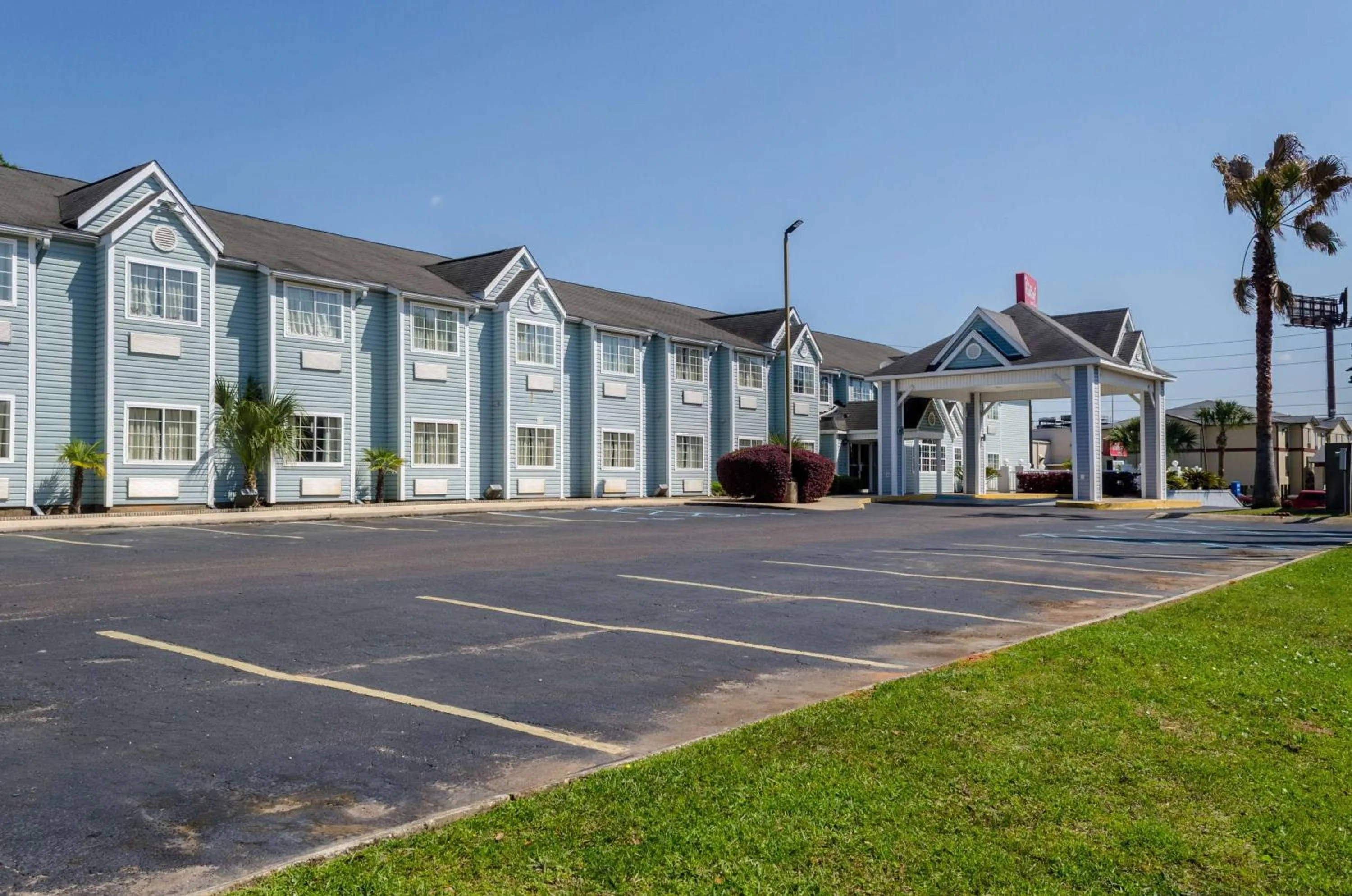 Property building in Motel 6-Mobile, AL