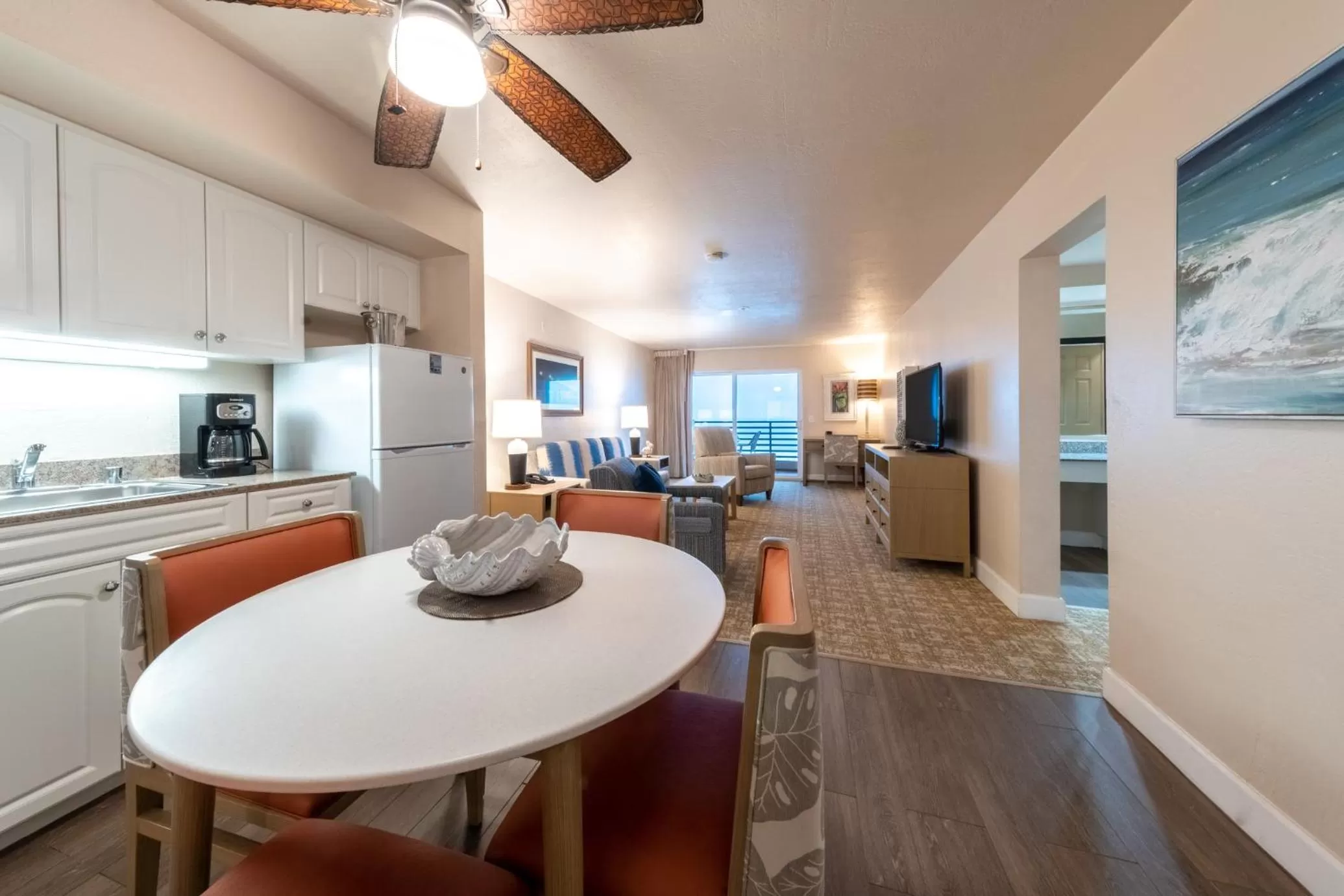 Kitchen or kitchenette in Southern California Beach Club