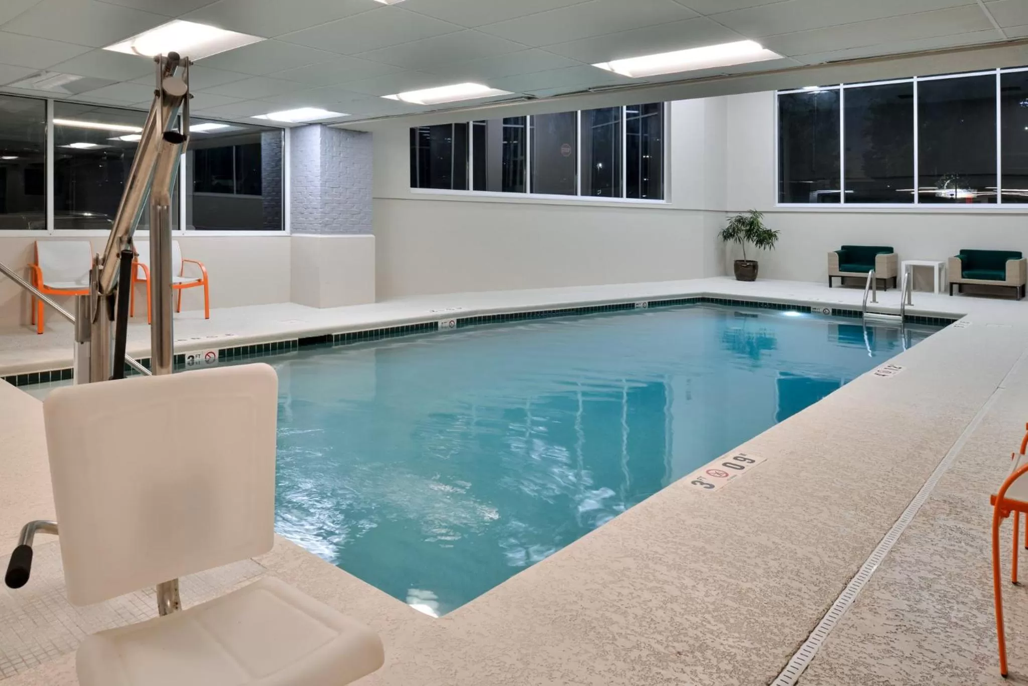 Swimming pool in Holiday Inn Hotel & Suites Overland Park-Convention Center by IHG