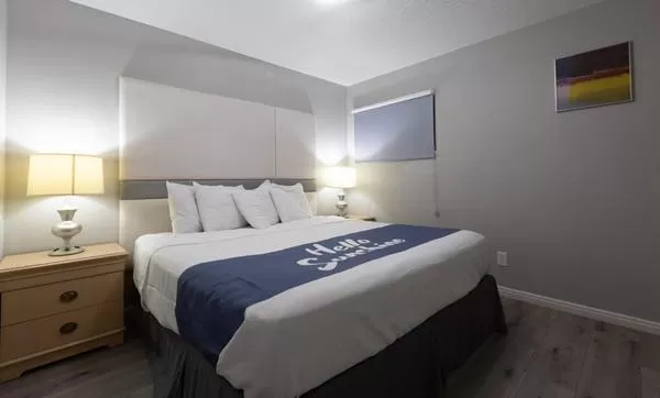 Bedroom, Bed in Sunglow Motel