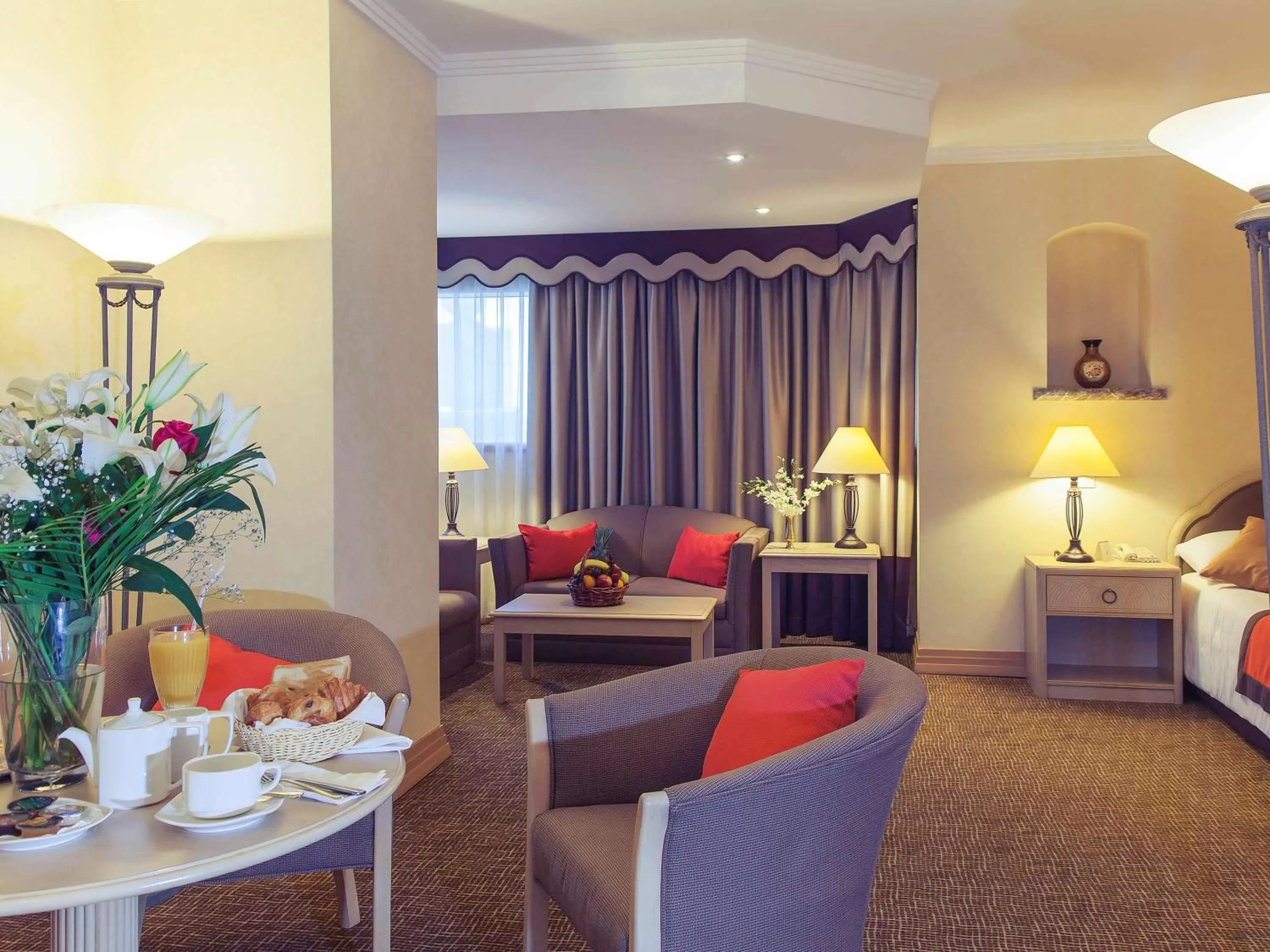 Property building, Bed in Novel Hotel City Center