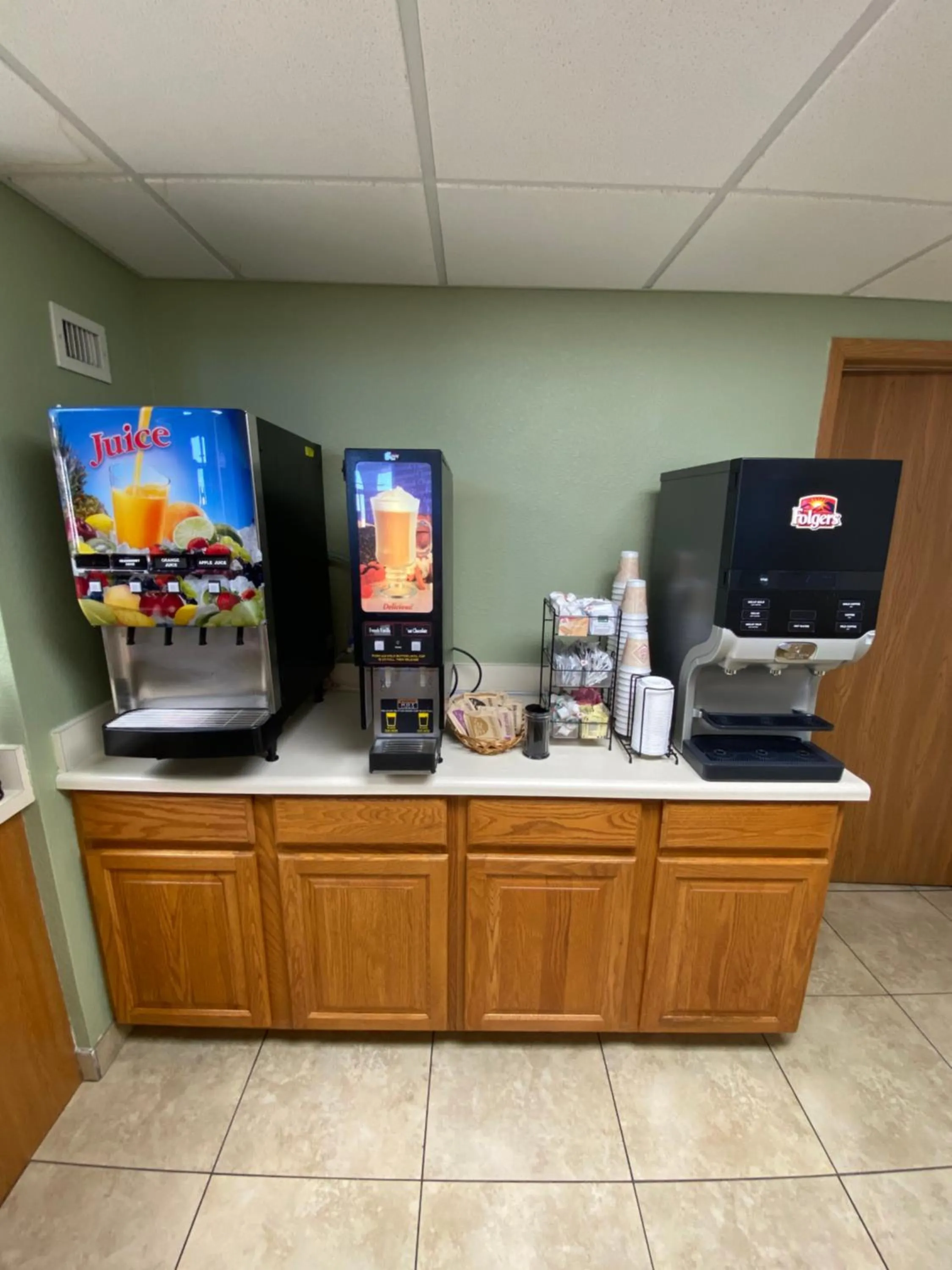 Coffee/tea facilities in Brookwood Inn Branson