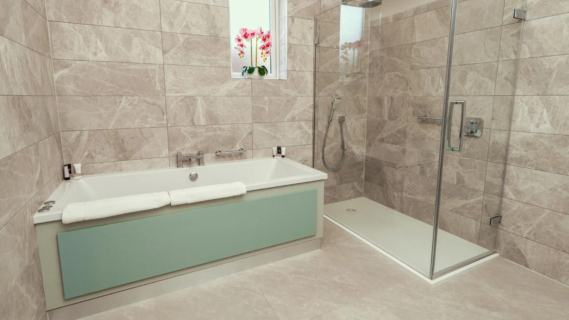 Shower in Cavan Crystal Hotel