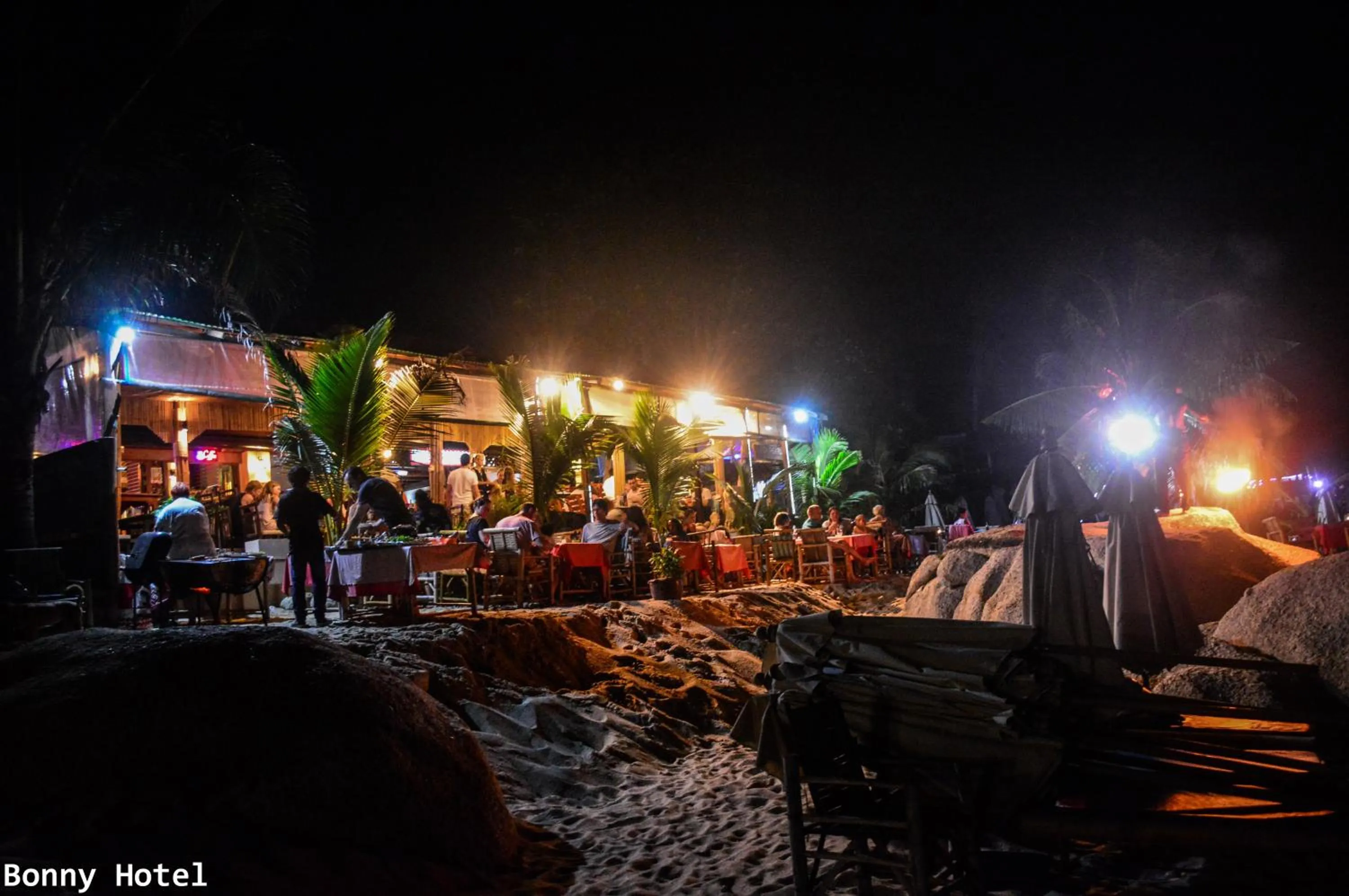 Restaurant/places to eat in Bonny Hotel 4 Floors No Elevator