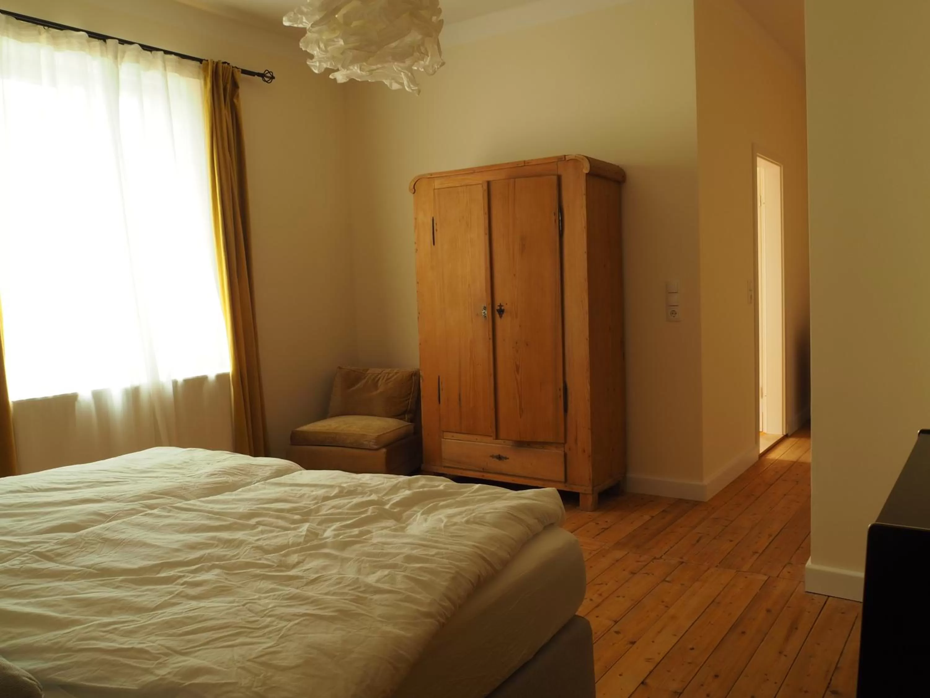 Bedroom, Bed in Emmas