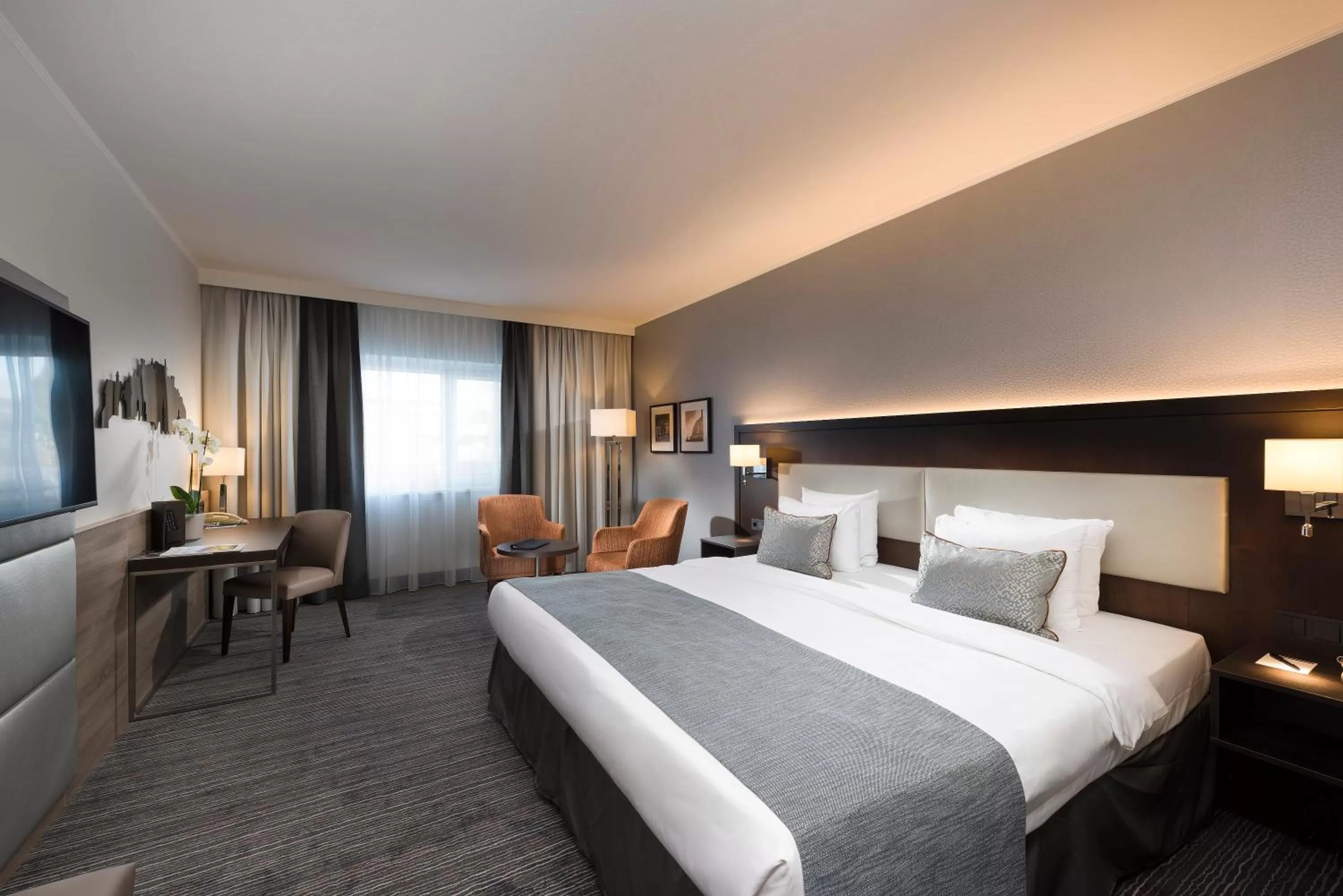 Photo of the whole room, Bed in Wyndham Grand Salzburg Conference Centre