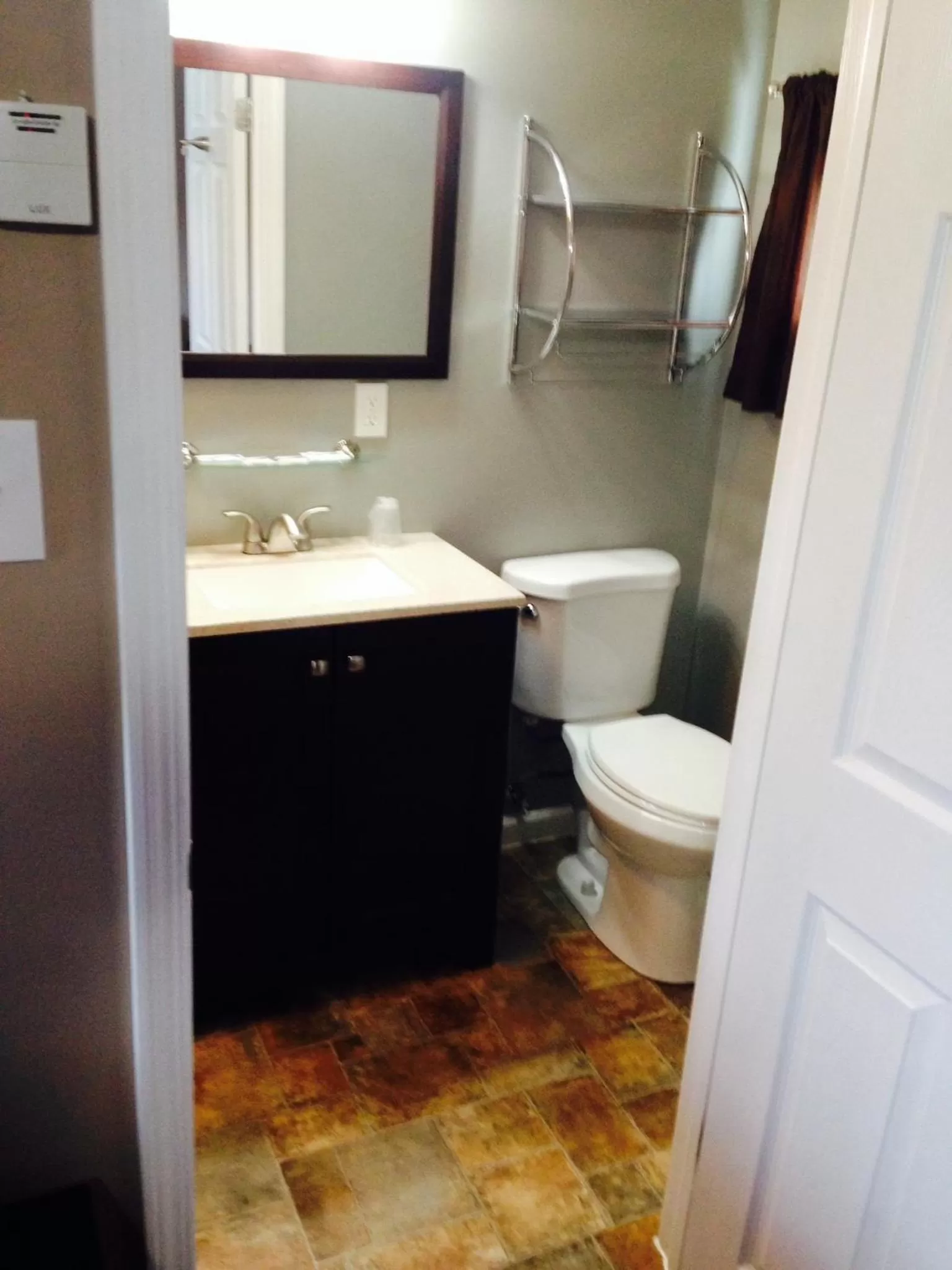 Bathroom in The New Lantern Motel