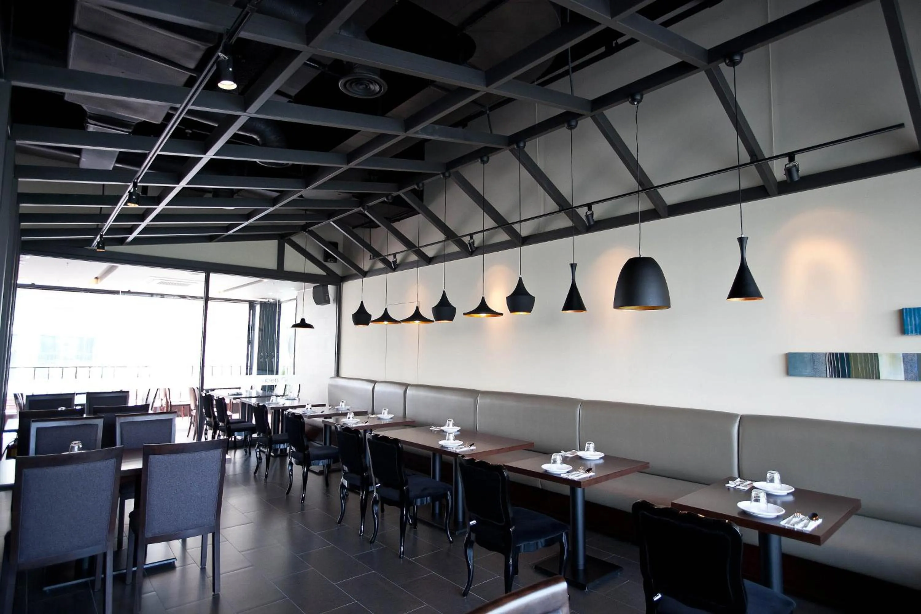 Restaurant/places to eat in Hotel Avenue