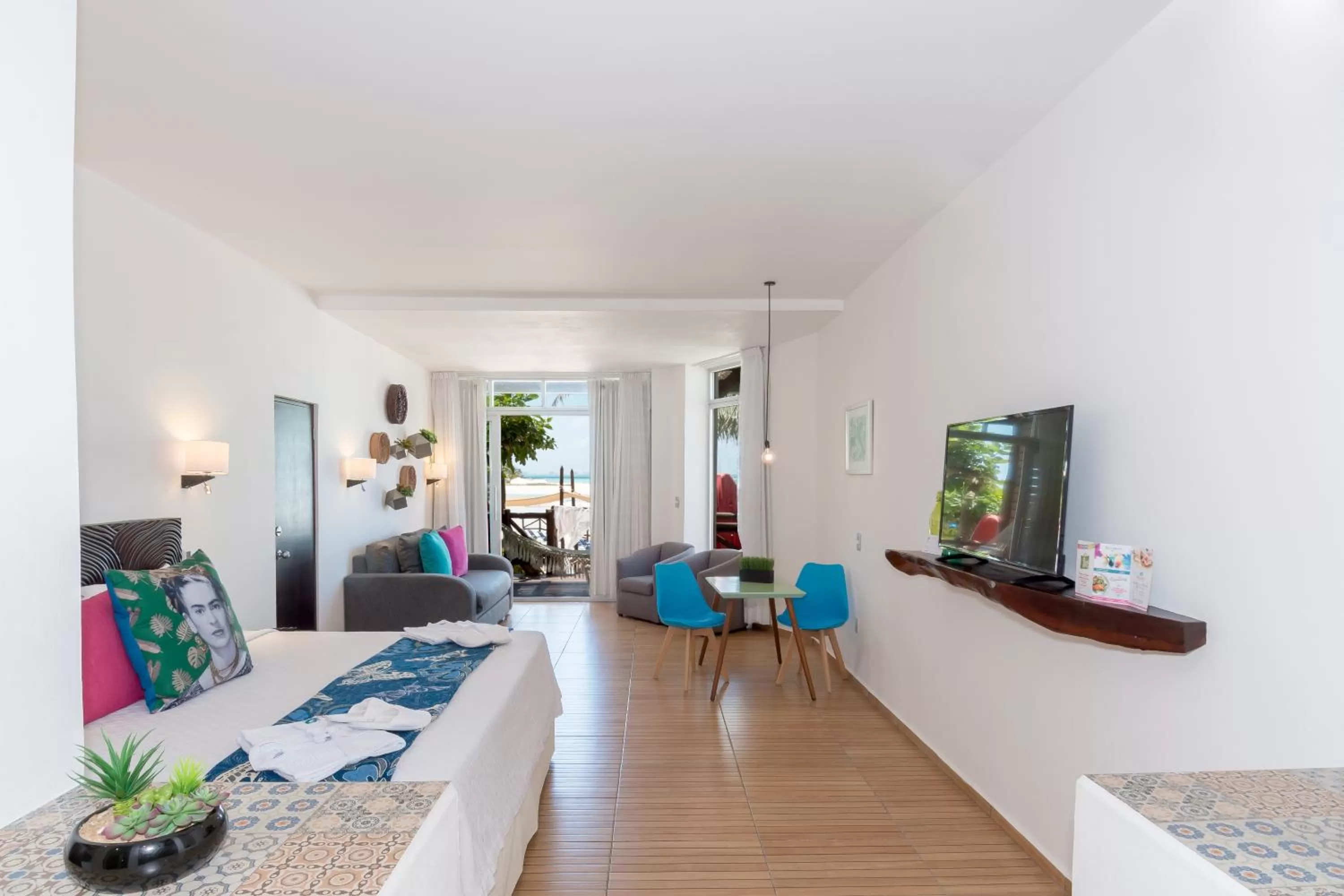 Living room, Bed in Mia Reef Isla Mujeres - All Inclusive Resort