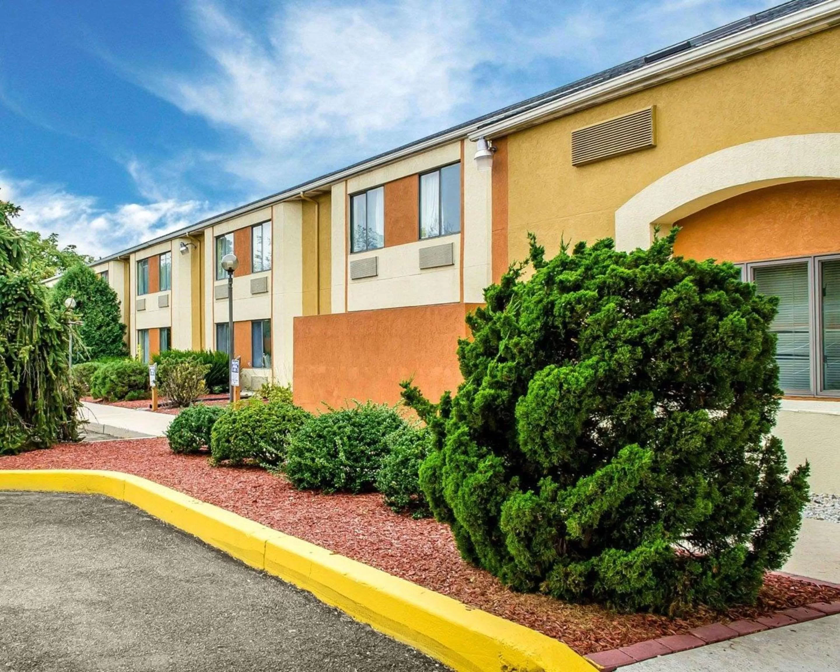 Property building in Econo Lodge Harrisburg - Hershey North
