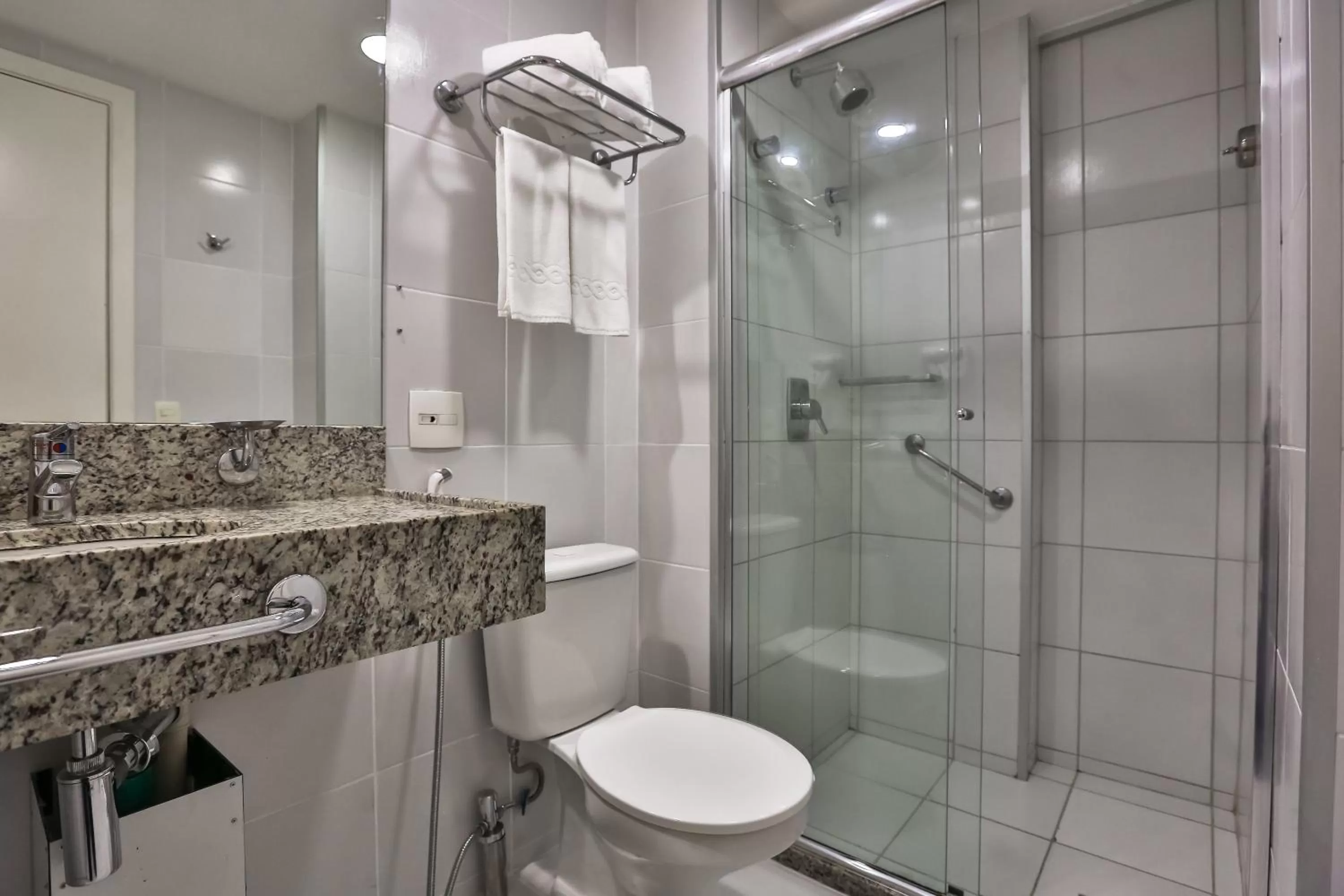 Shower in Quality Hotel Manaus