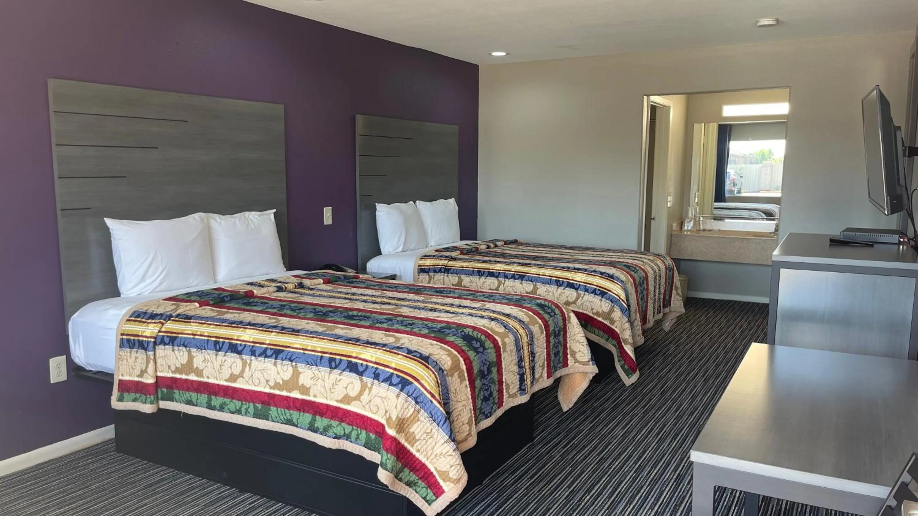 Bed in Executive Inn and Suites Houston
