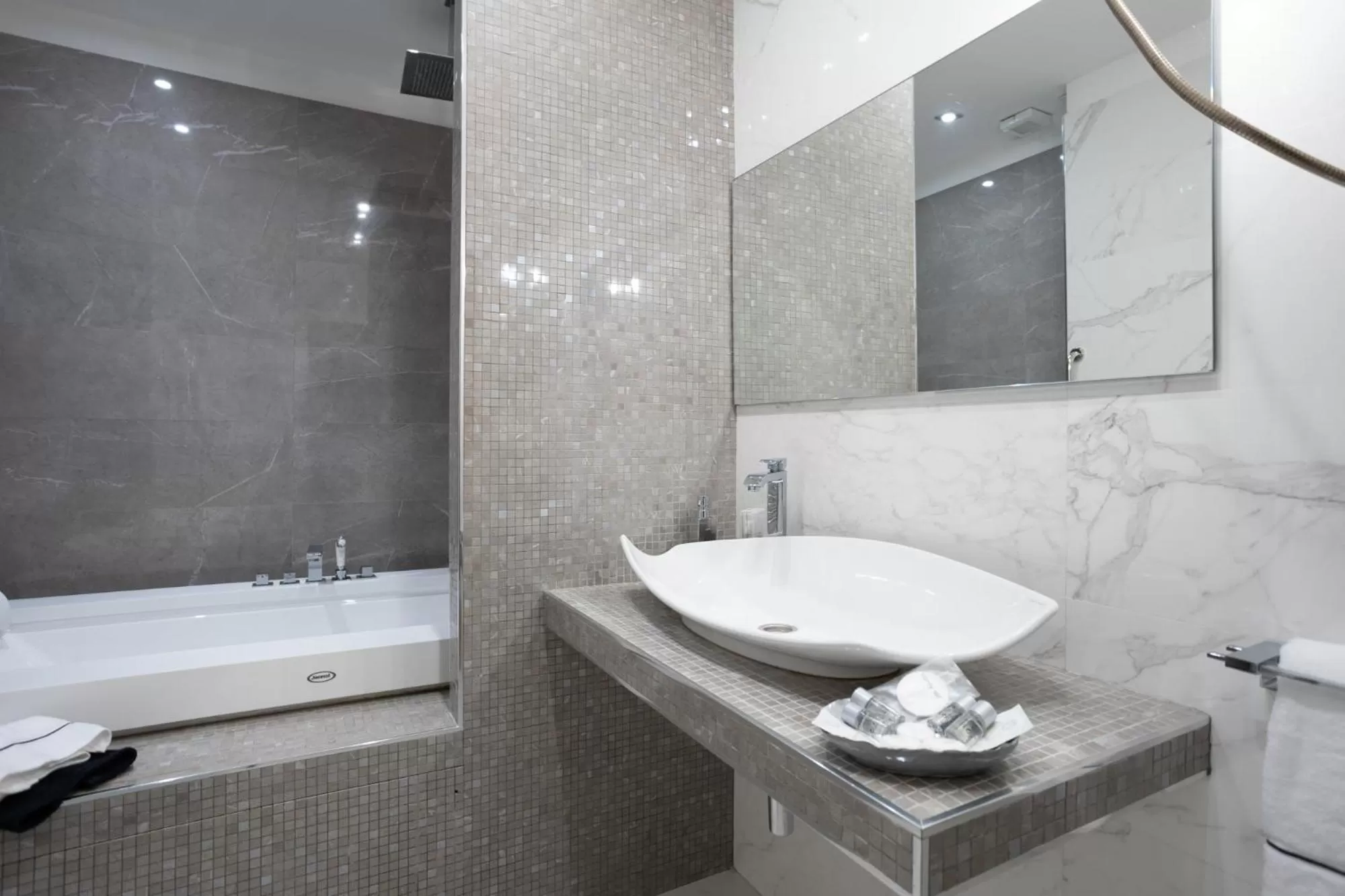 Bathroom in Cardilli Luxury Rooms