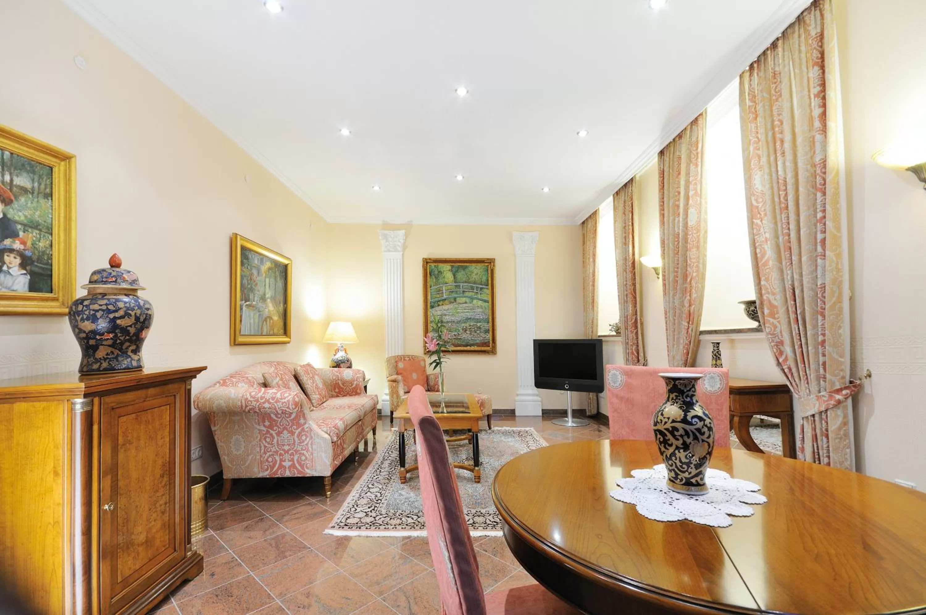 Photo of the whole room in Hotel Residenz am Rosengarten