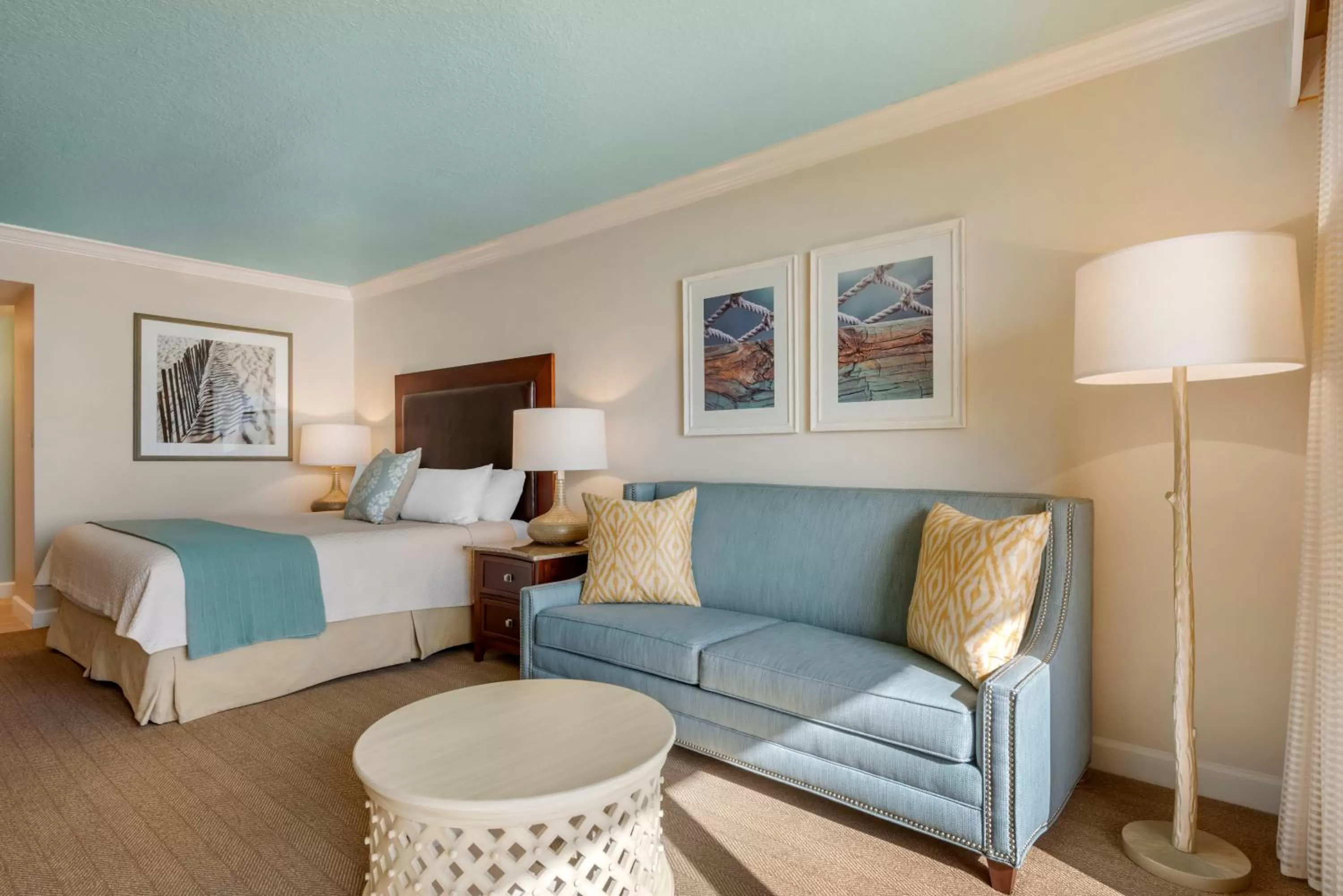 Seating area, Bed in Omni Amelia Island Resort & Spa