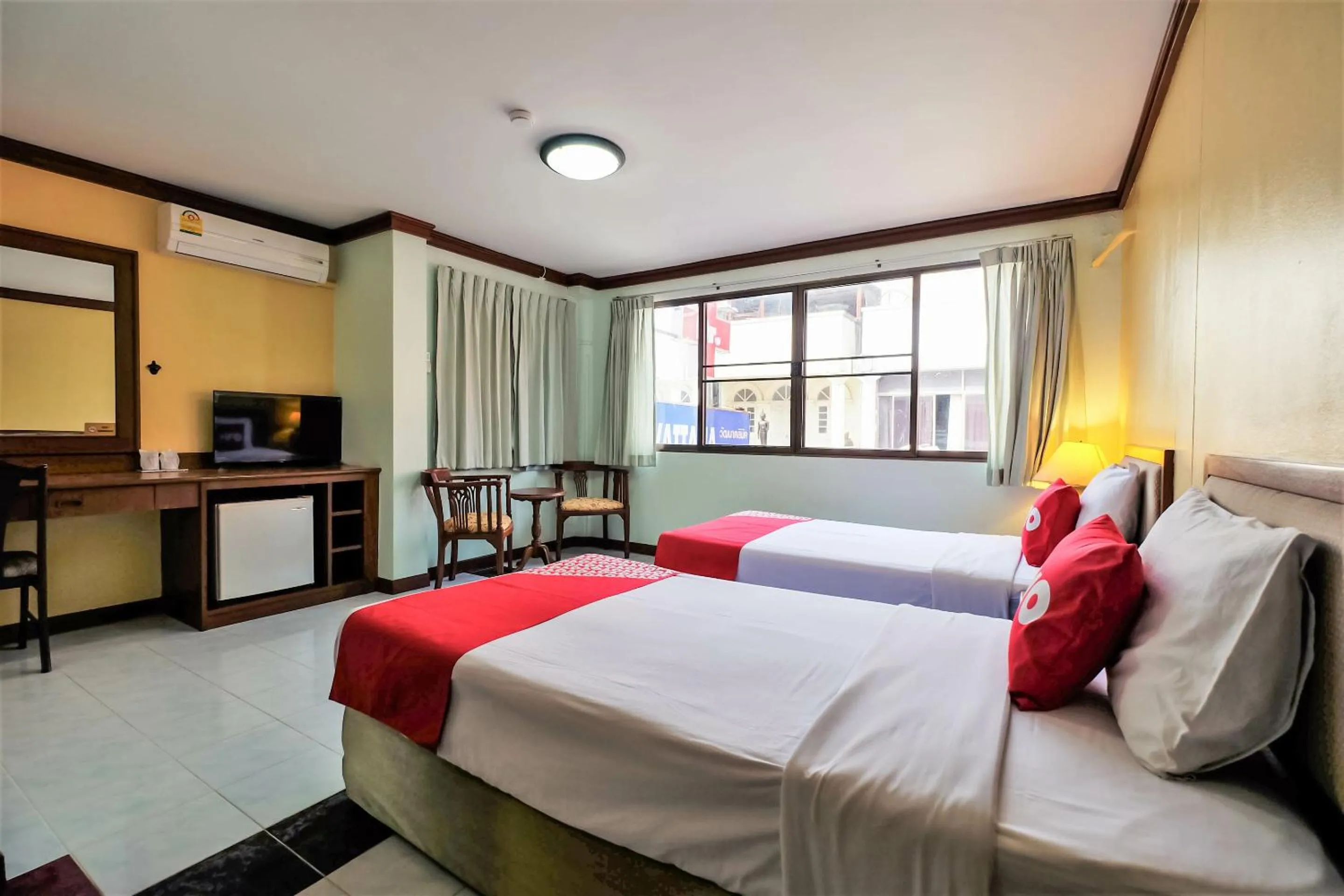 Deluxe Twin Room in The Green Mansion Hotel - Patong Beach