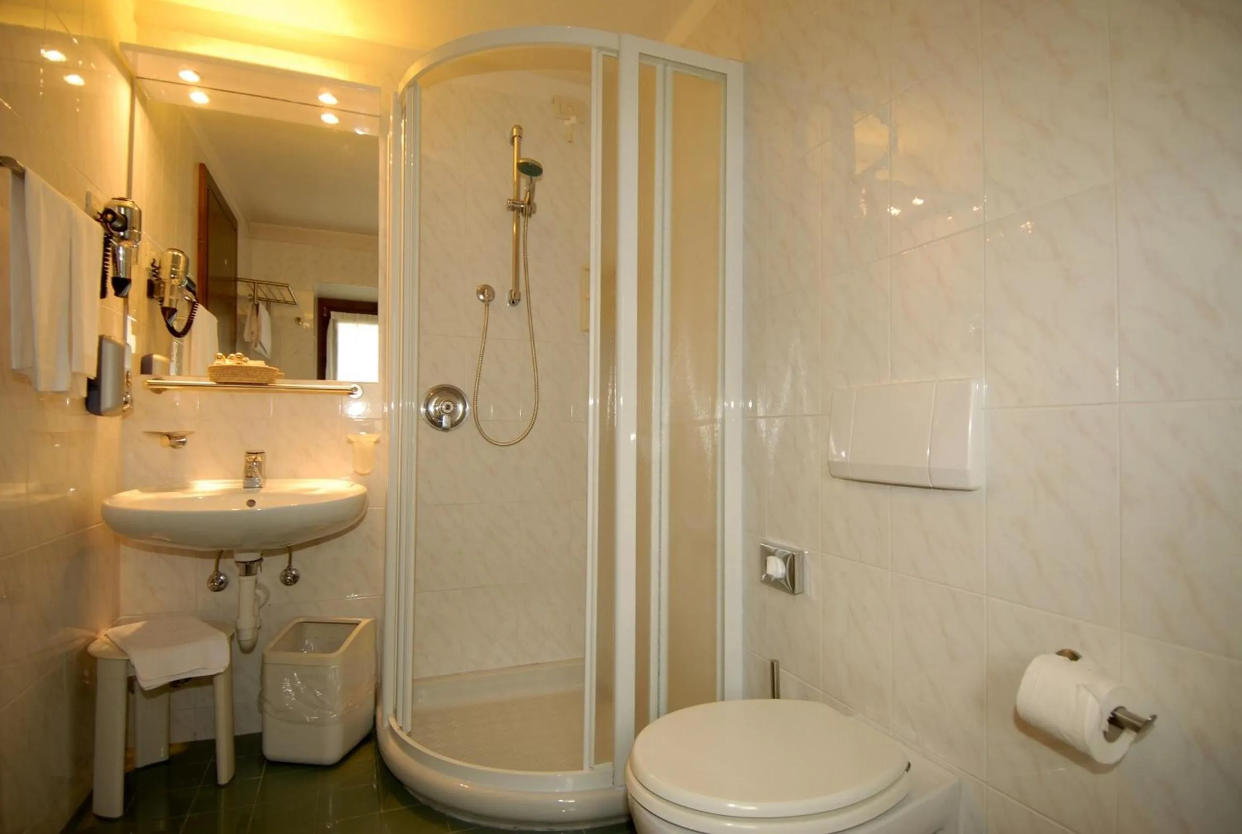 Bathroom in Hotel Baita Clementi