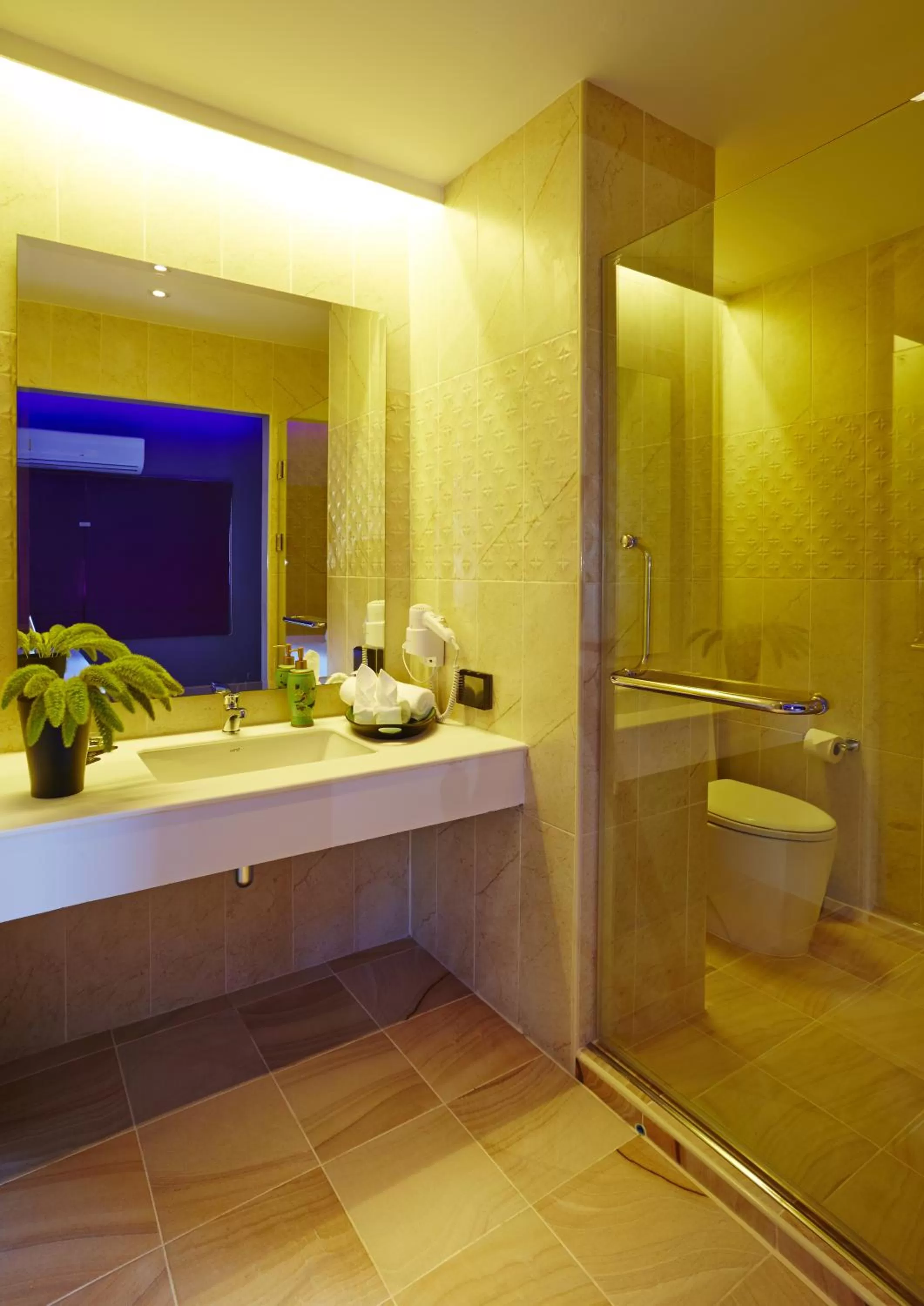 Standard King Room in The Weekend Pattaya (Tweet Tweet Nest Pattaya)