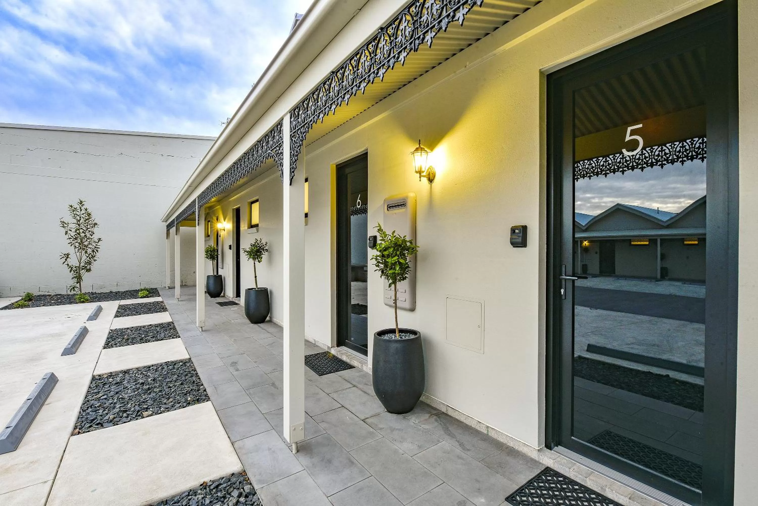 Street view in Aloha Central Premium Studios