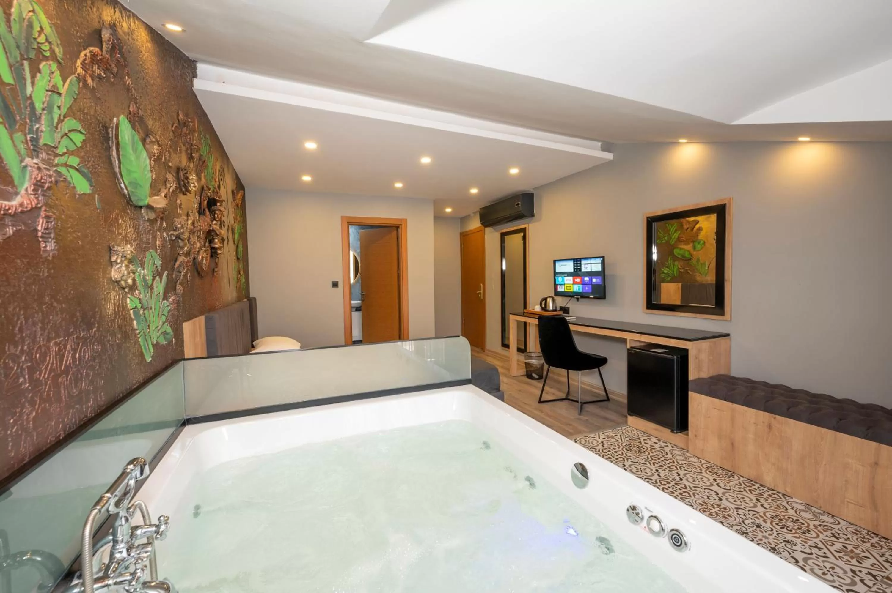 Photo of the whole room in Grand Palace Hotel