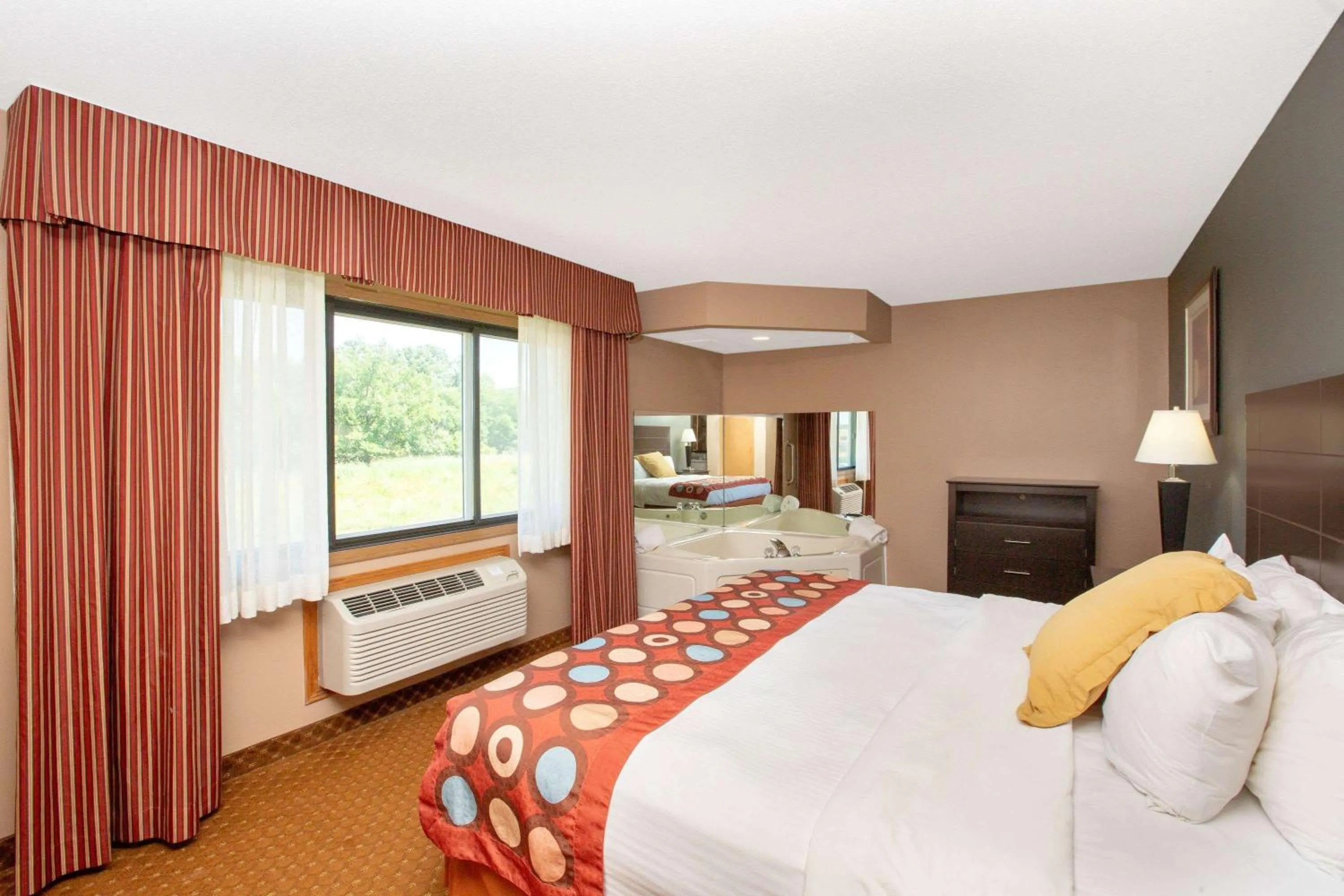 Photo of the whole room, Bed in AmericInn by Wyndham Coralville
