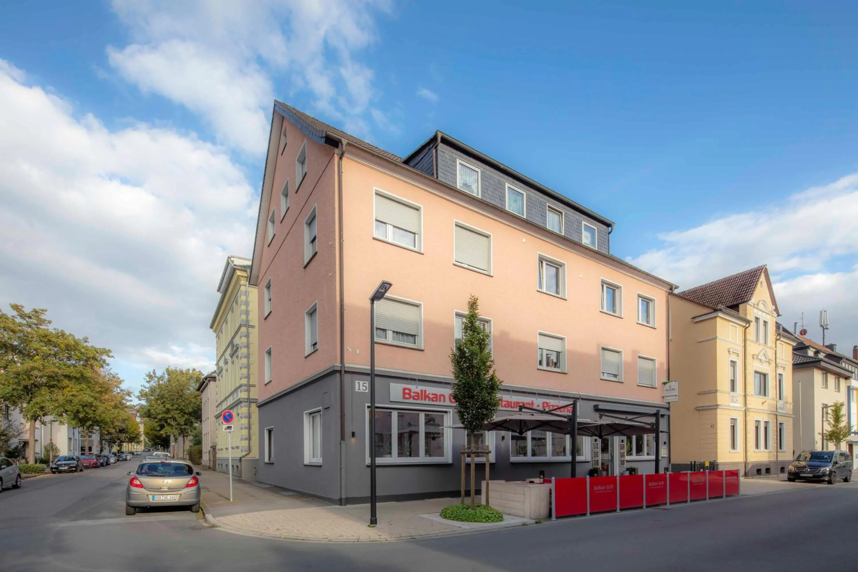 Property building in Mato One Zimmervermietung