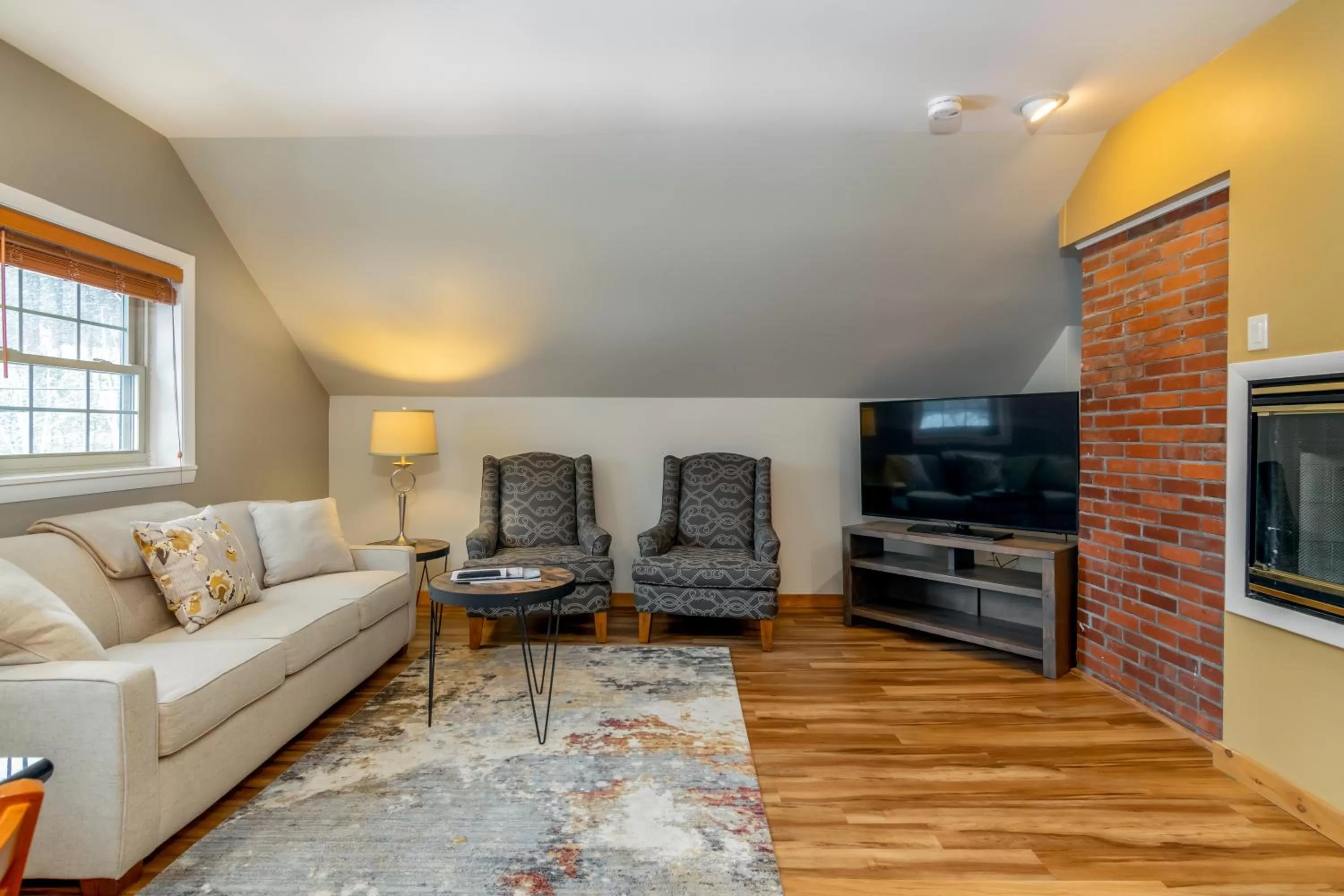 Communal lounge/ TV room in Grey Fox Inn