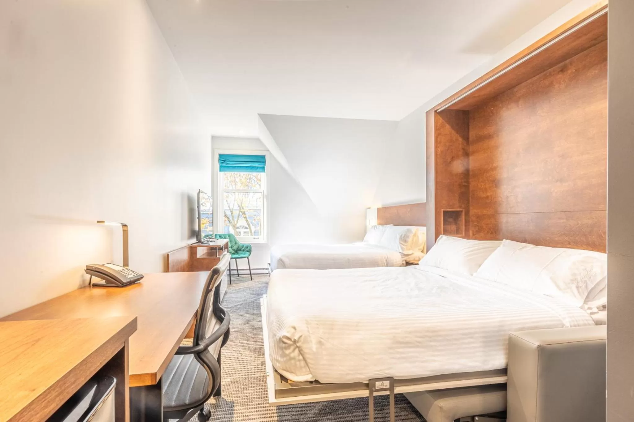 Bedroom, Bed in Hôtel Manoir Vieux-Québec