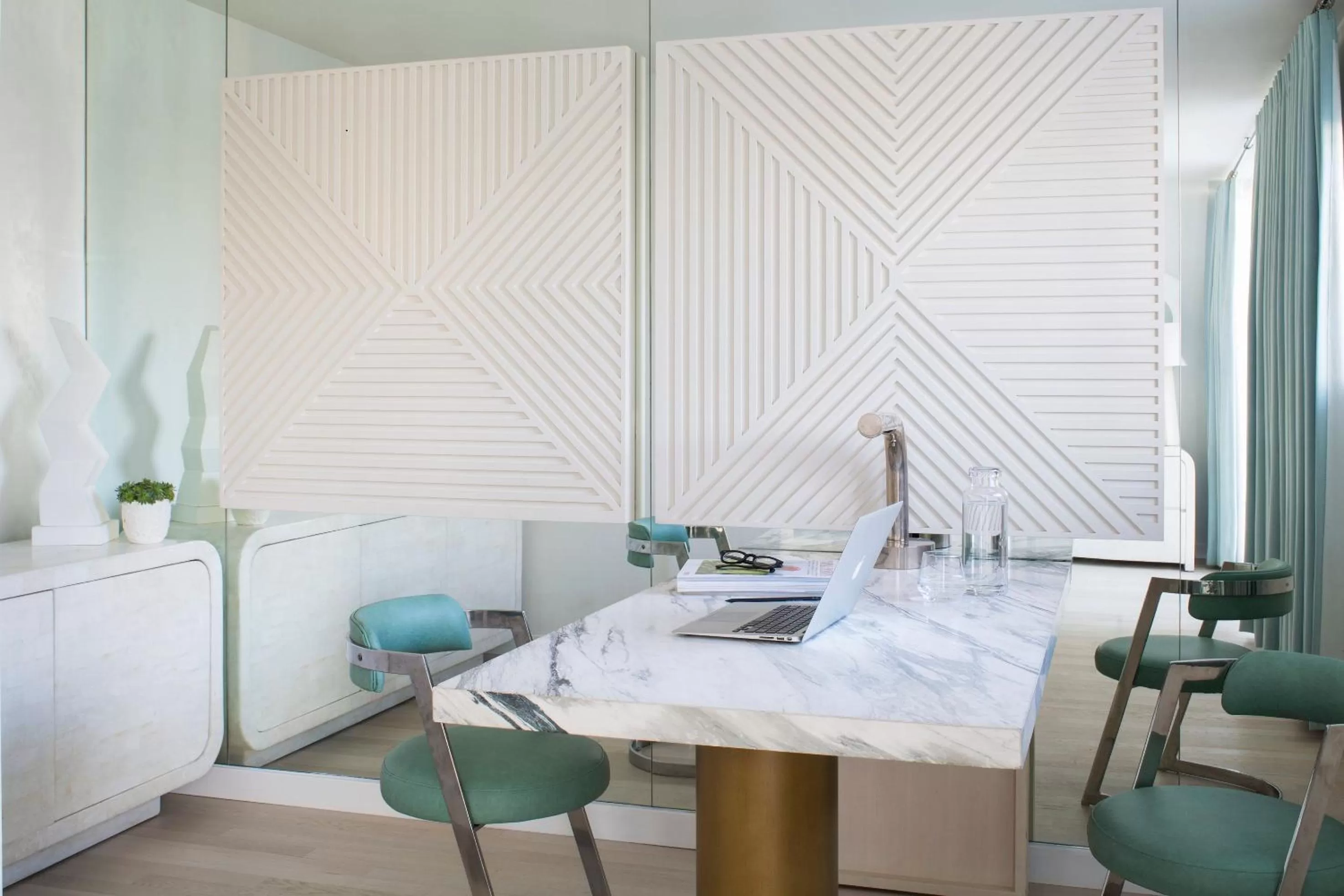 Seating area in Avalon Hotel Beverly Hills, a Member of Design Hotels