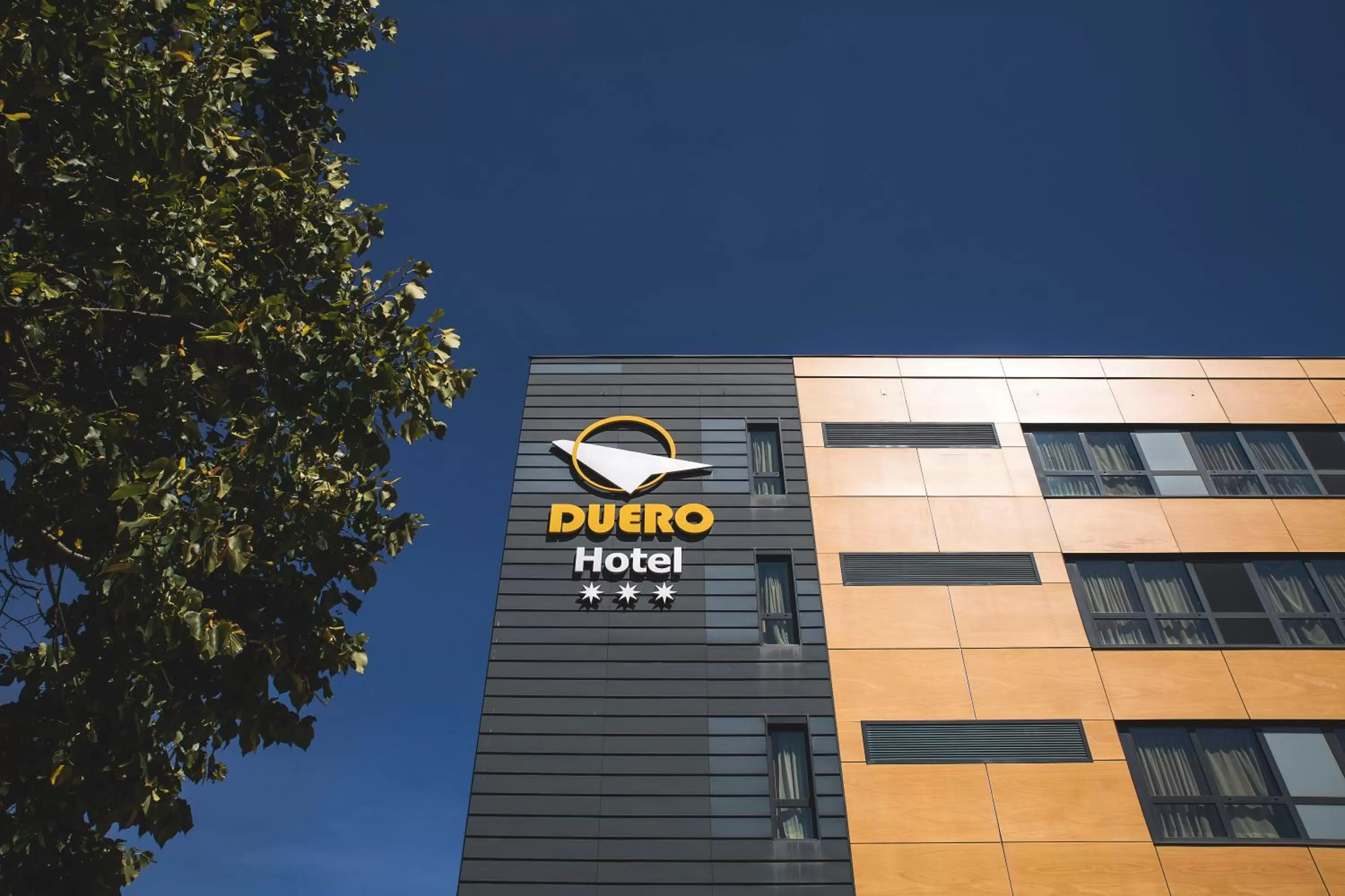 Property building in Hotel Duero