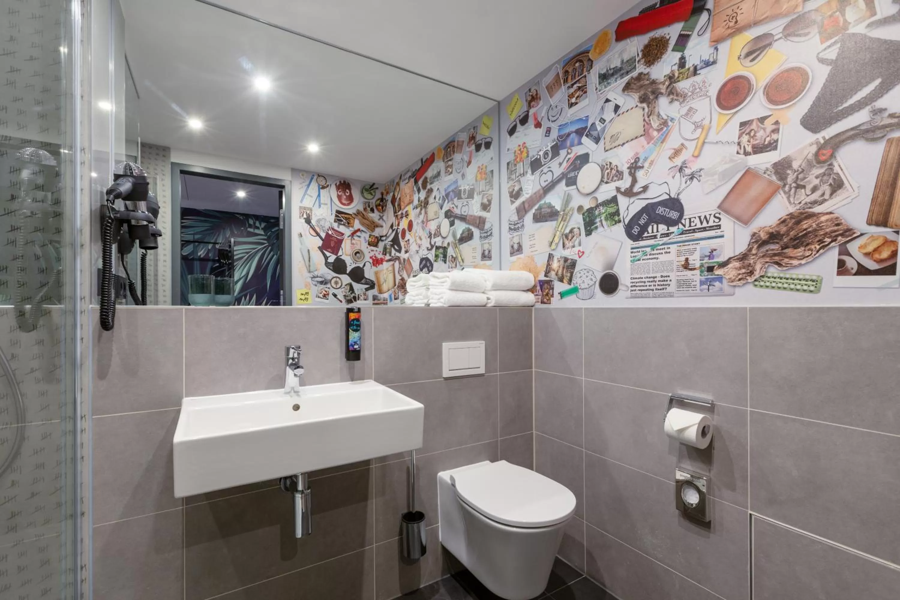 Bathroom in Holiday Inn - the niu, Crusoe Bremen Airport by IHG