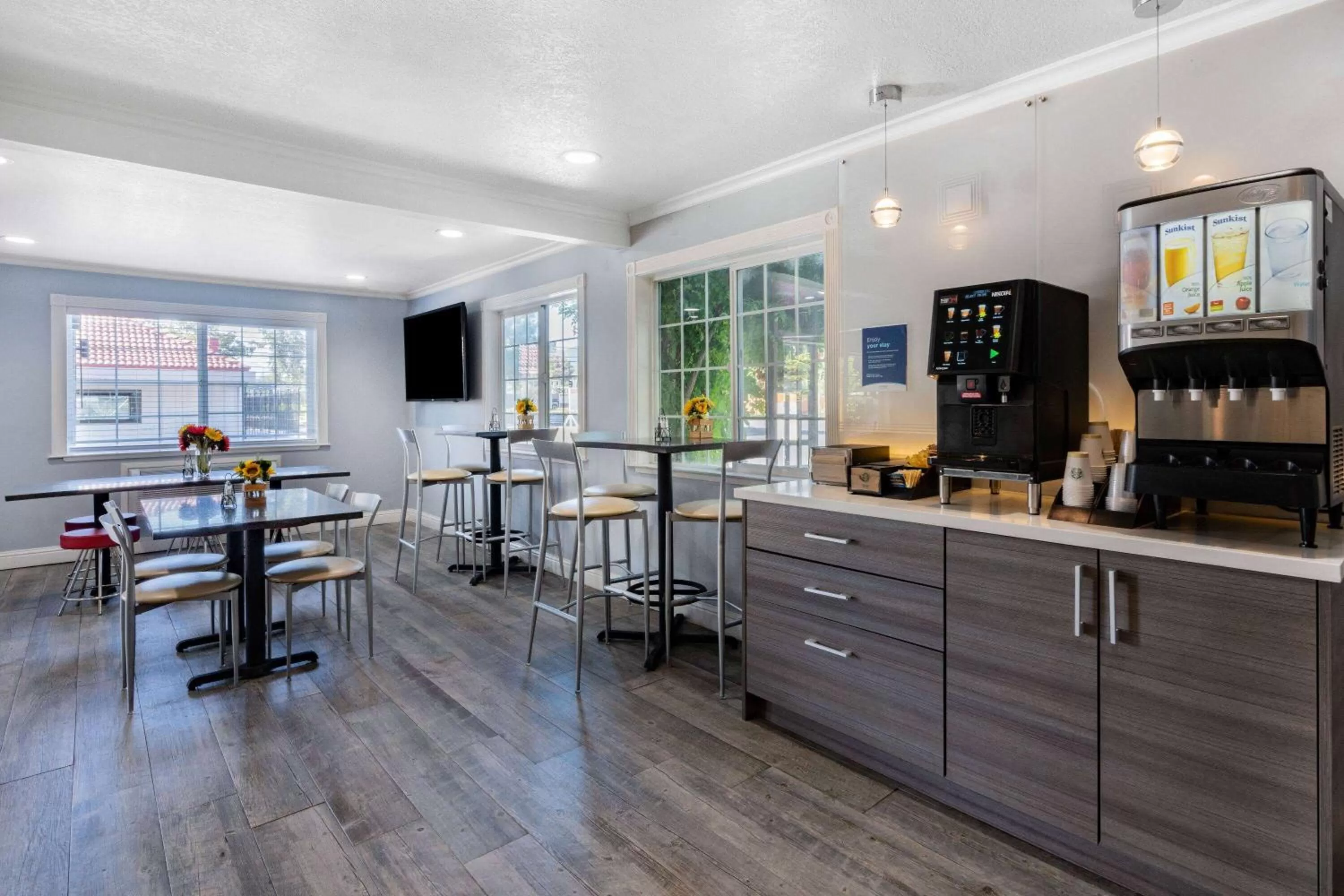 Breakfast in Super 8 Ukiah by Wyndham