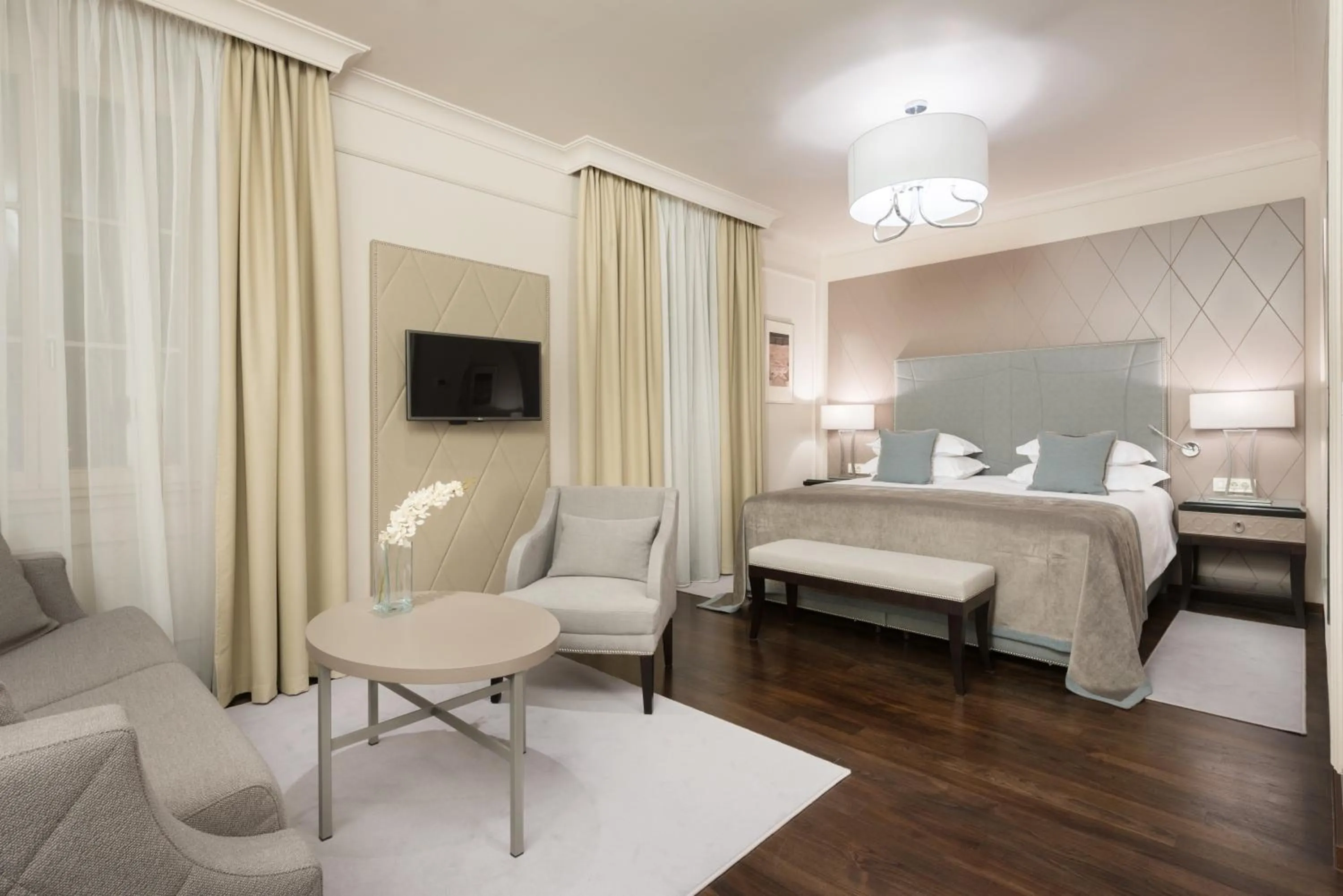 Photo of the whole room, Bed in Bastion Heritage Hotel