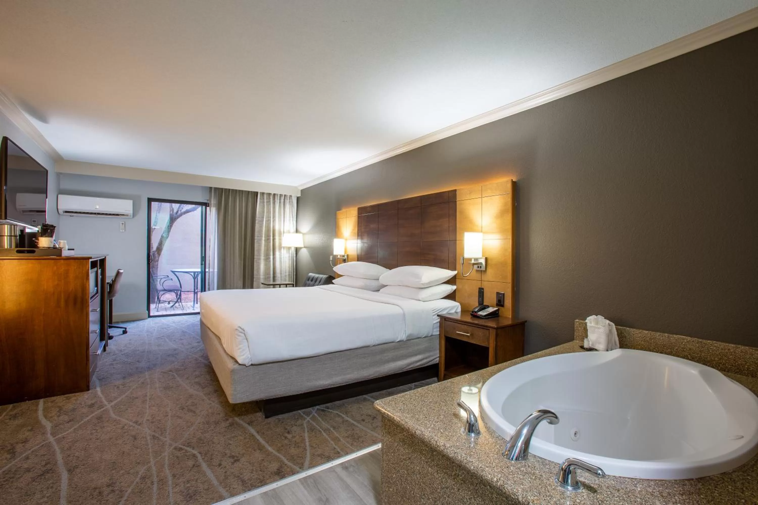 Bed in Arroyo Pinion Hotel, an Ascend Collection Hotel