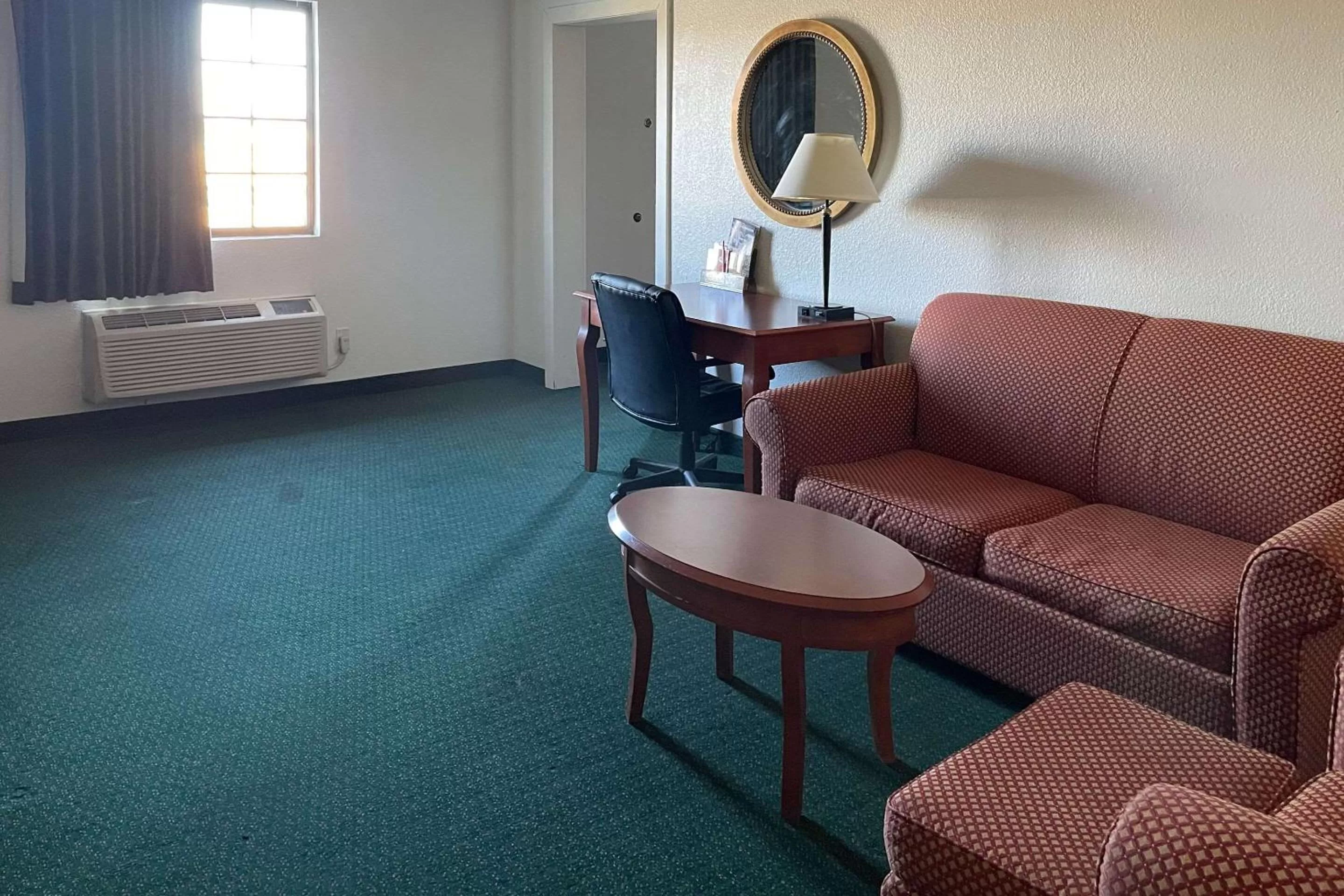 Bedroom in Econo Lodge