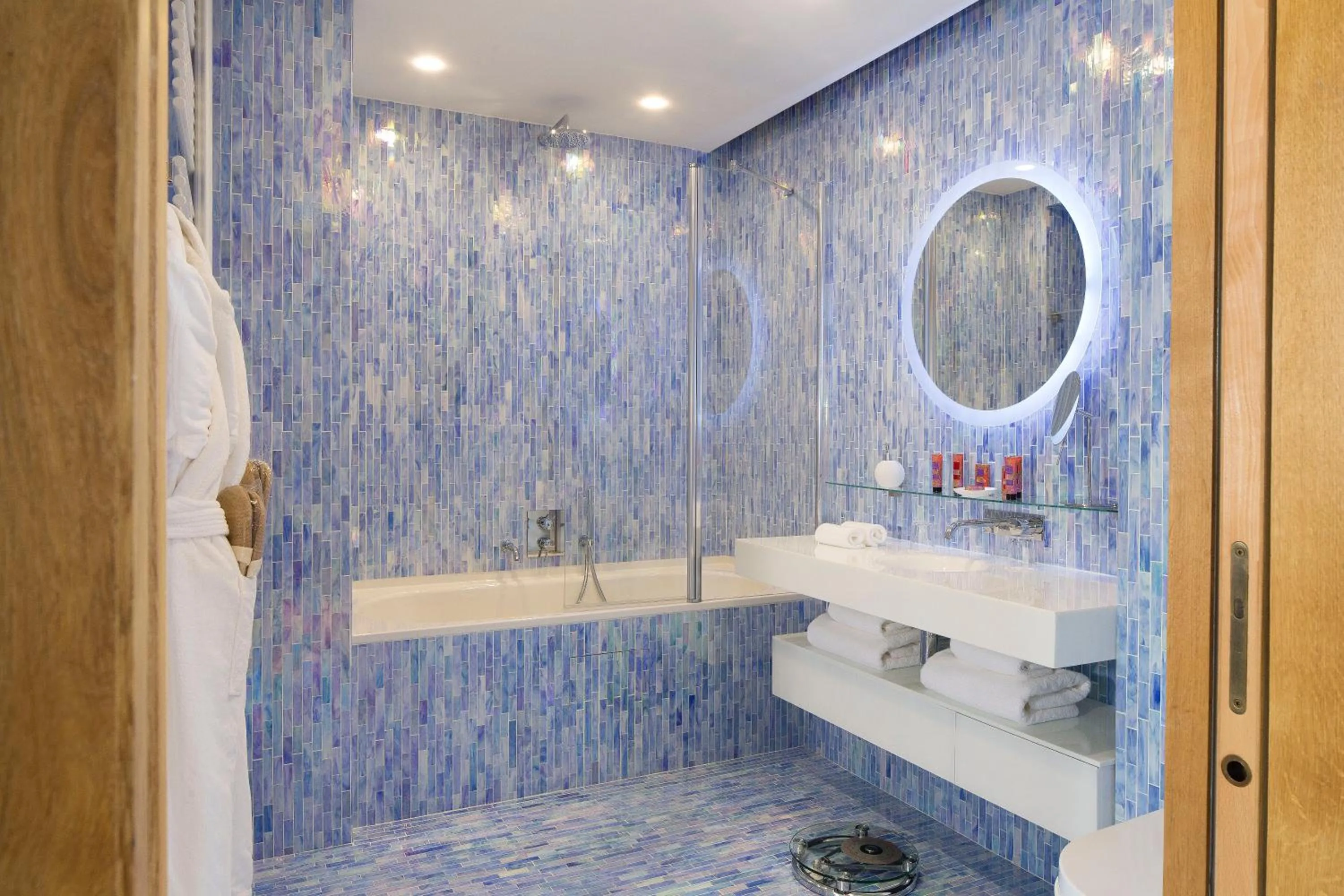 Shower in Goralska Résidences Paris Bastille