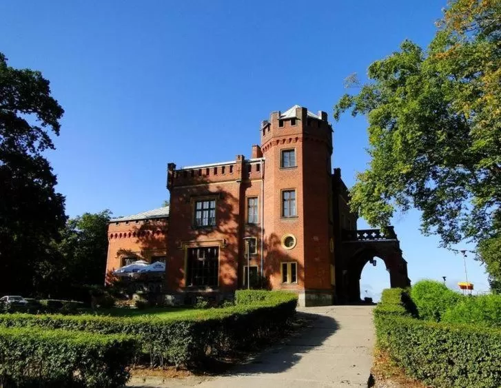 Property building in Hotel Zamek Karnity