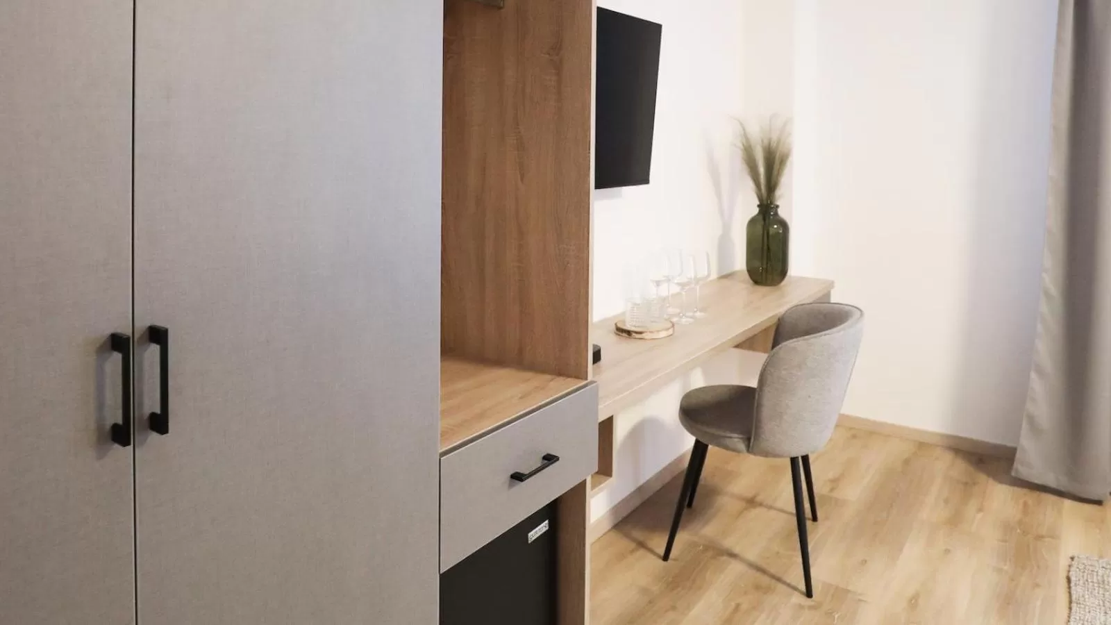 hair dresser in Dubno Eat & Sleep