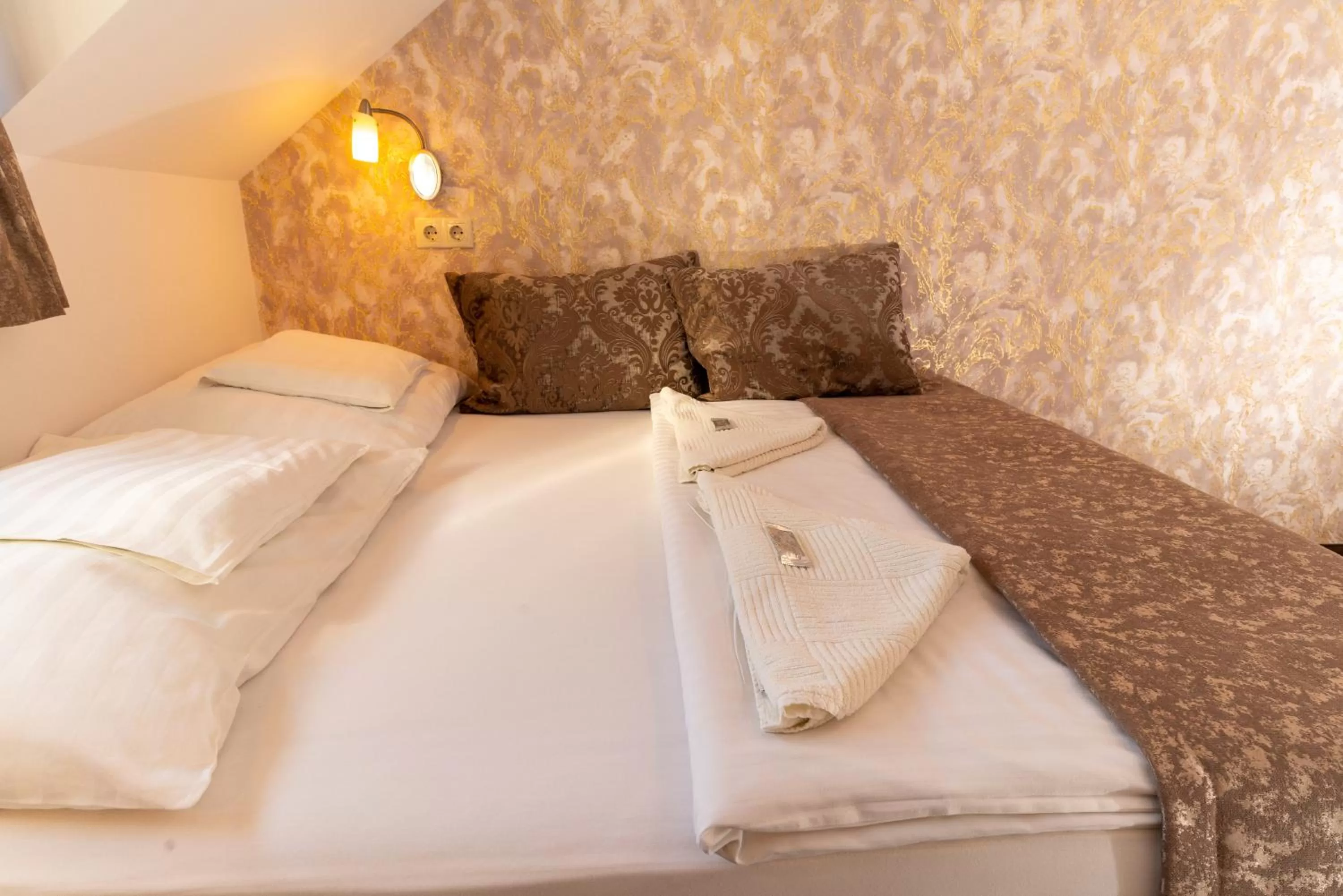 Photo of the whole room, Bed in Teátrum Boutique Hotel