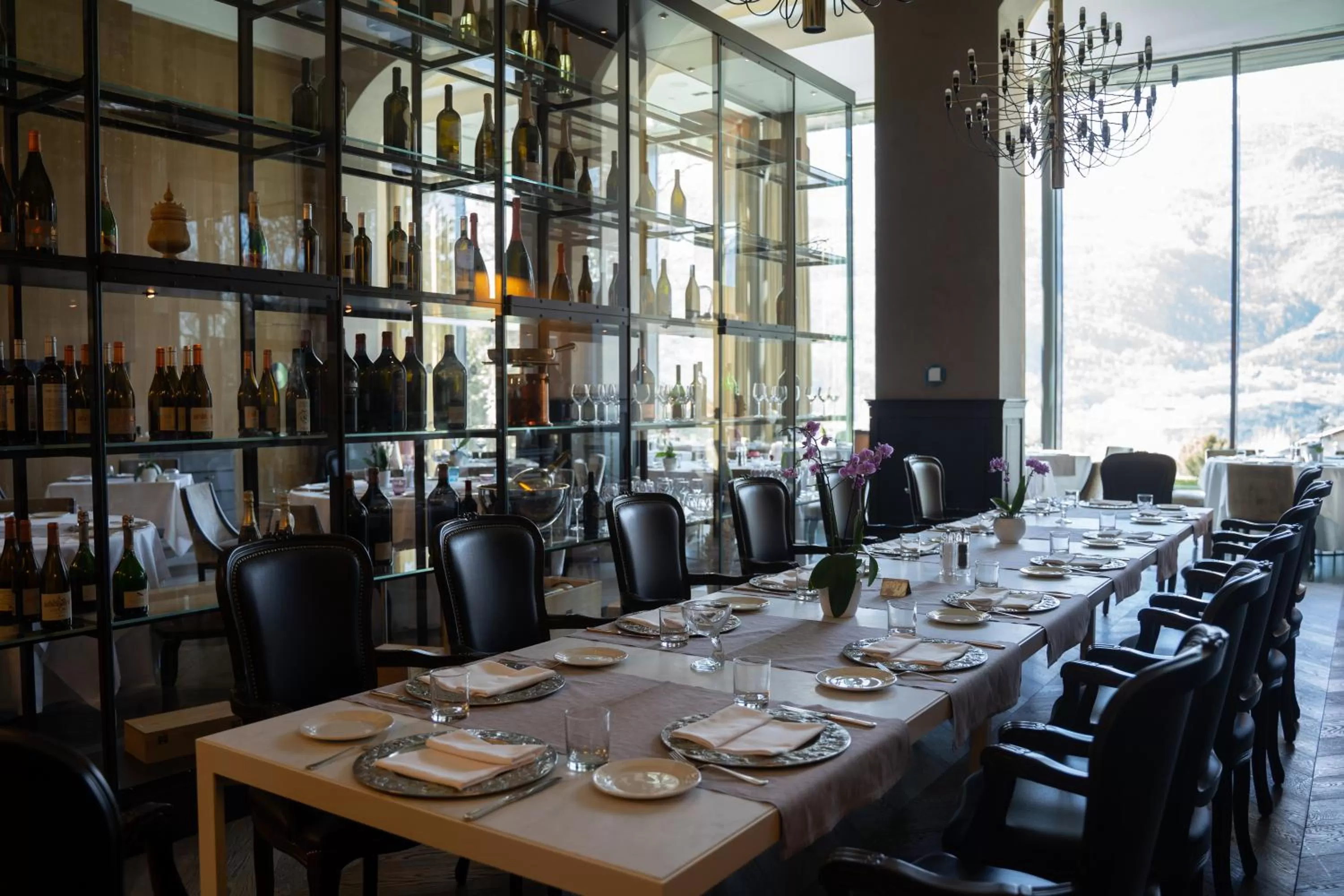 Restaurant/places to eat in Grand Hotel Billia