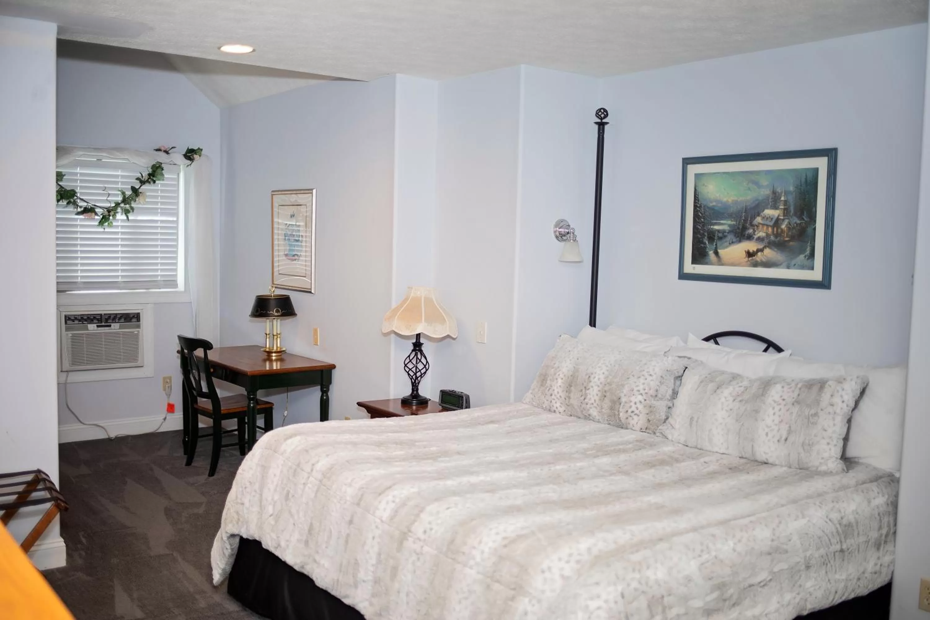 Bedroom, Bed in Longhouse Manor B&B